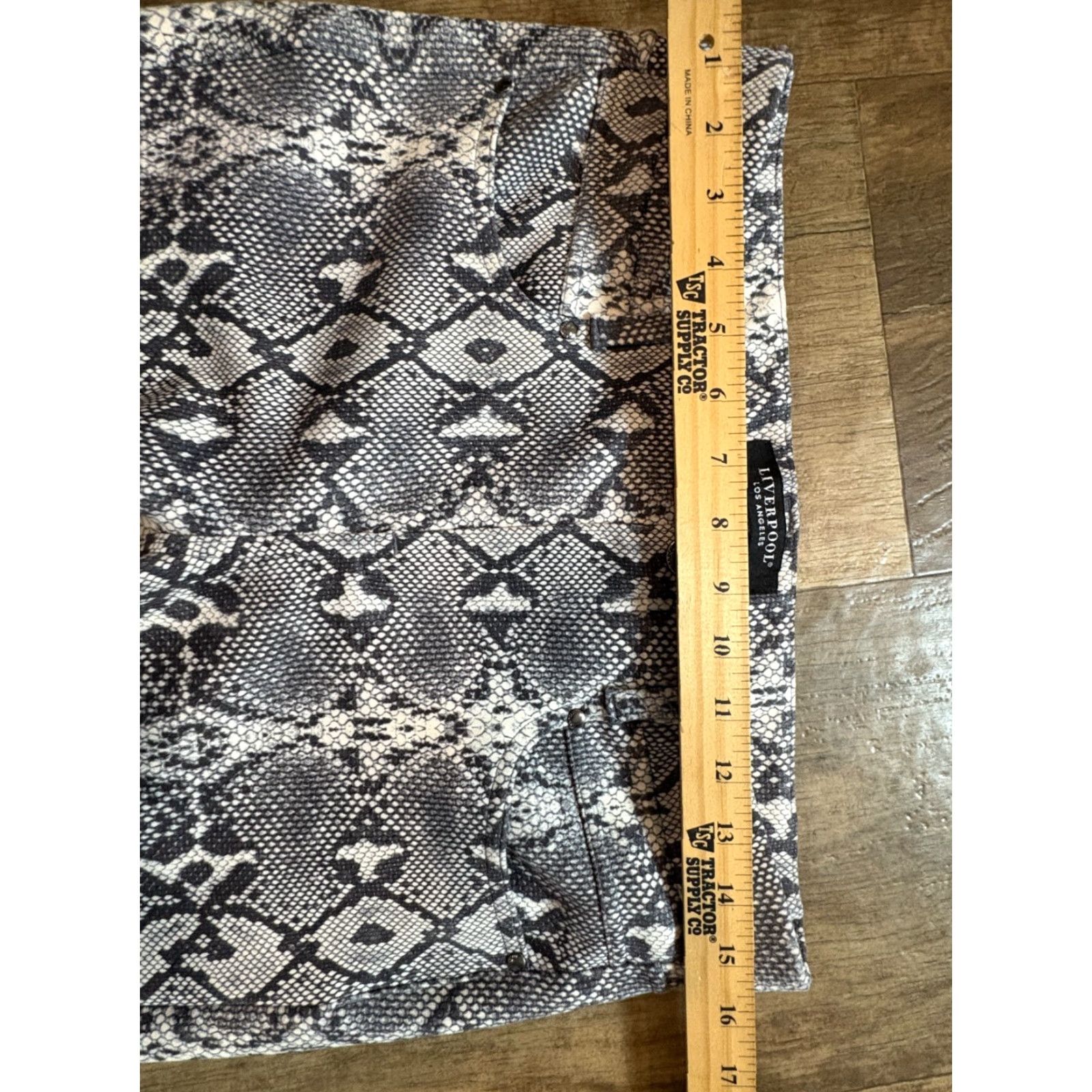 Vintage Liverpool Pants Womens Size 8 29 Snakeskin Pattern Stretch RN 133647 Gray Ankle Mothers? Size 30" / US 8 / IT 44 - 3 Thumbnail