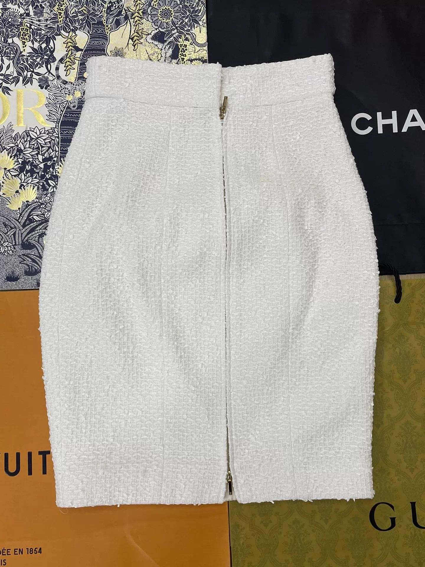 Chanel Chanel Greek Collection White Tweed Jacket & Skirt Set 38 Size S / US 4 / IT 40 - 5 Thumbnail
