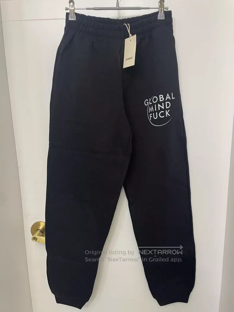 Vetements Vetements SizeXS Cotton Fleece Ankle Tapered Sweatpants XS Size US 30 / EU 46 - 1 Thumbnail