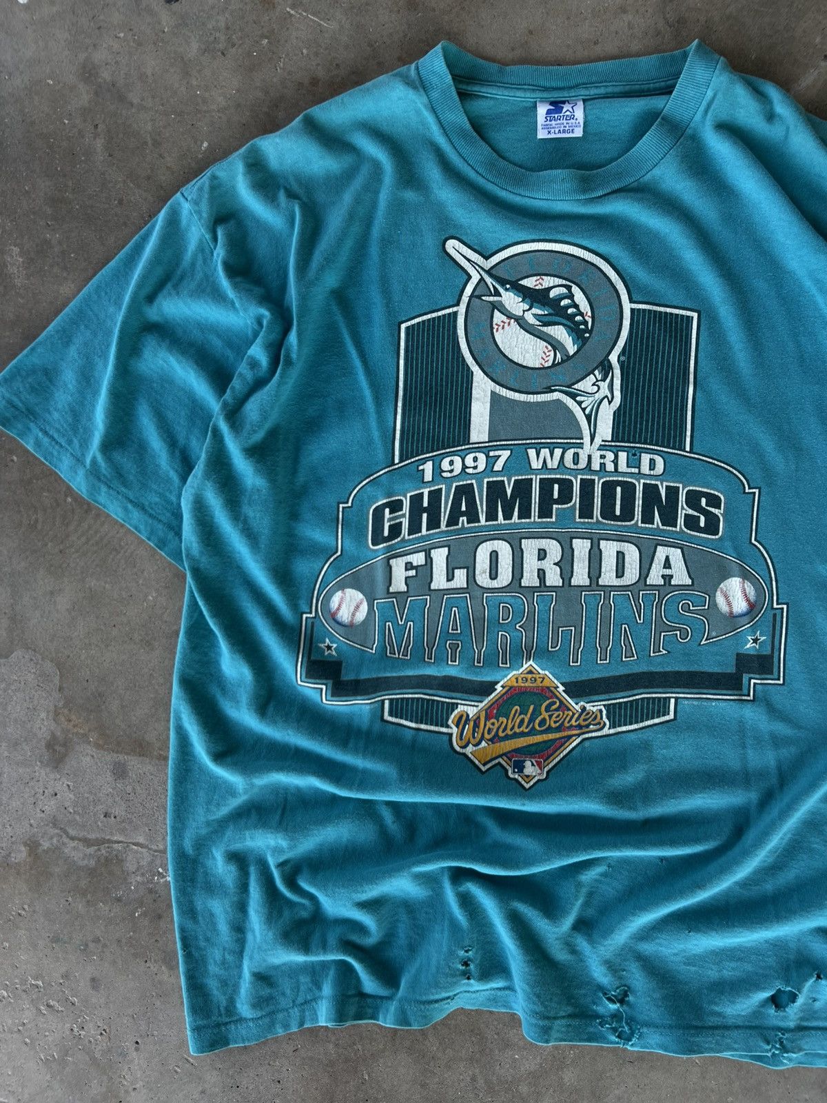 Starter Vintage 90’s Starter Distressed Florida Marlins MLB T Shirt Size US XL / EU 56 / 4 - 1 Thumbnail