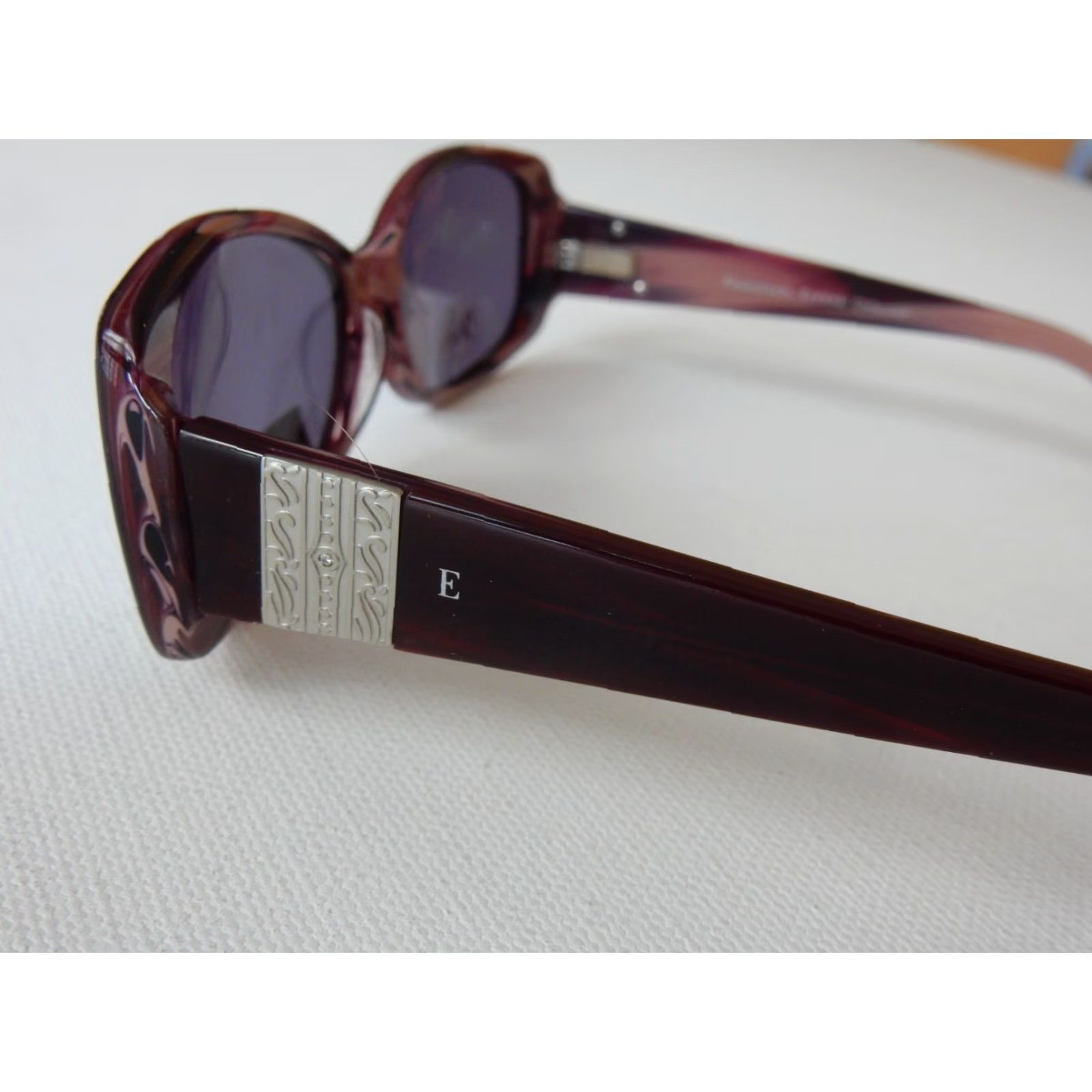 Vintage VINTAGE Elizabeth Arden Sunglasses Women's Red Frame 57[]15 135 5206-2, 57-15-135, A Missing Left Arm, Sunglasses, Womens Size ONE SIZE - 6 Thumbnail