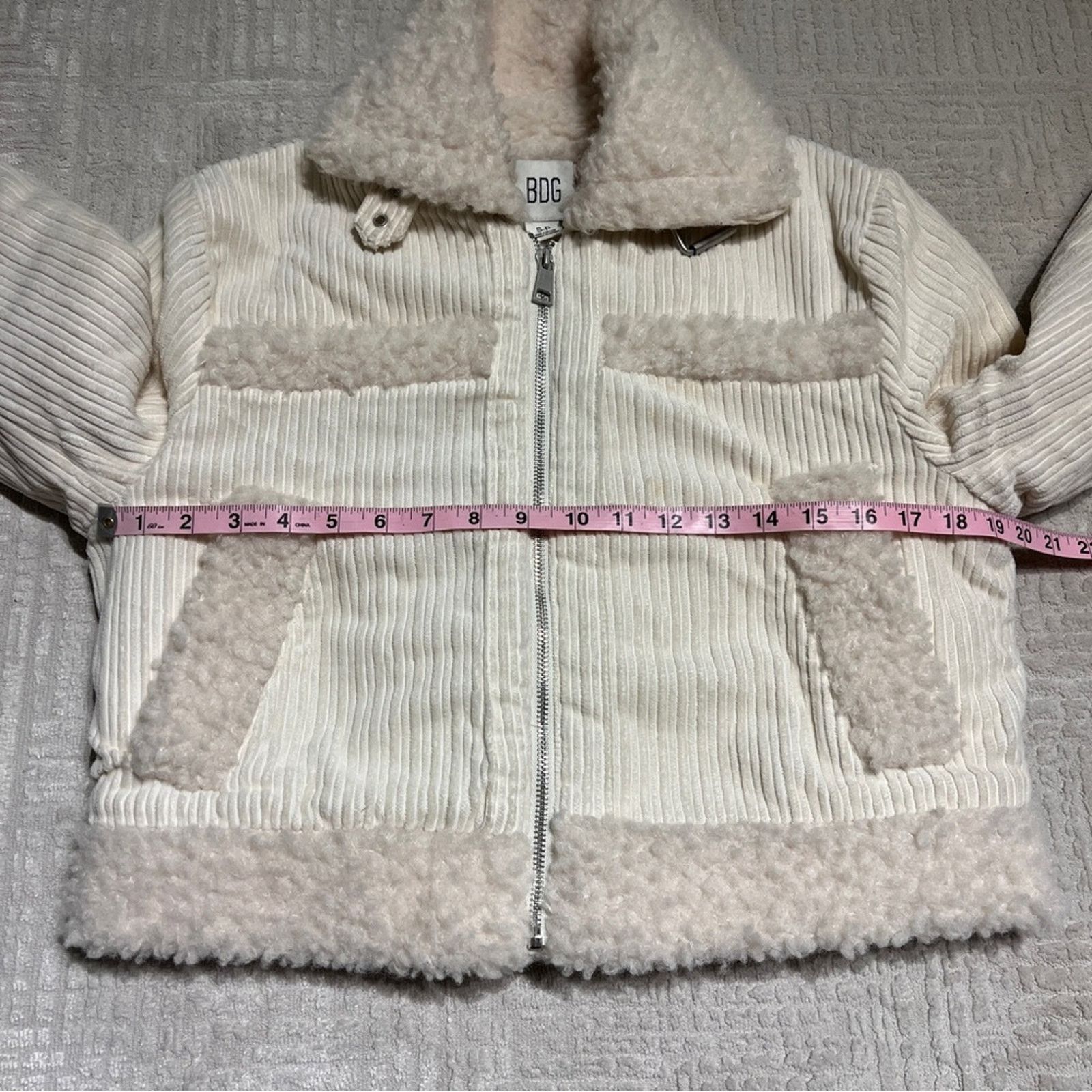 Urban Outfitters Urban Outfitters BDG Ivory/Cream Sherpa Jacket Women’s Small Size S / US 4 / IT 40 - 4 Thumbnail