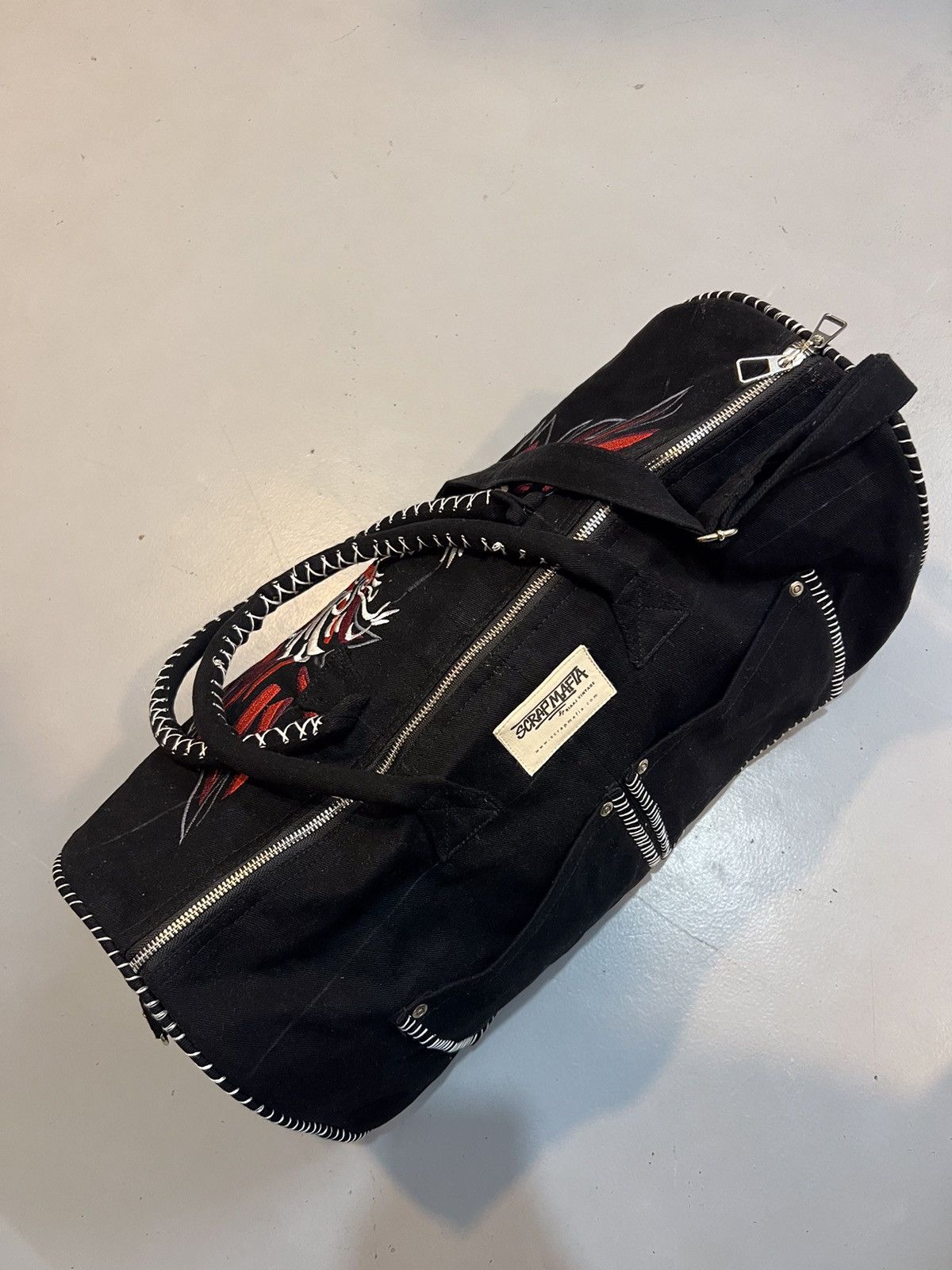 Vintage 1of1 custom made crazy embroidery work duffle bag Size ONE SIZE - 5 Thumbnail