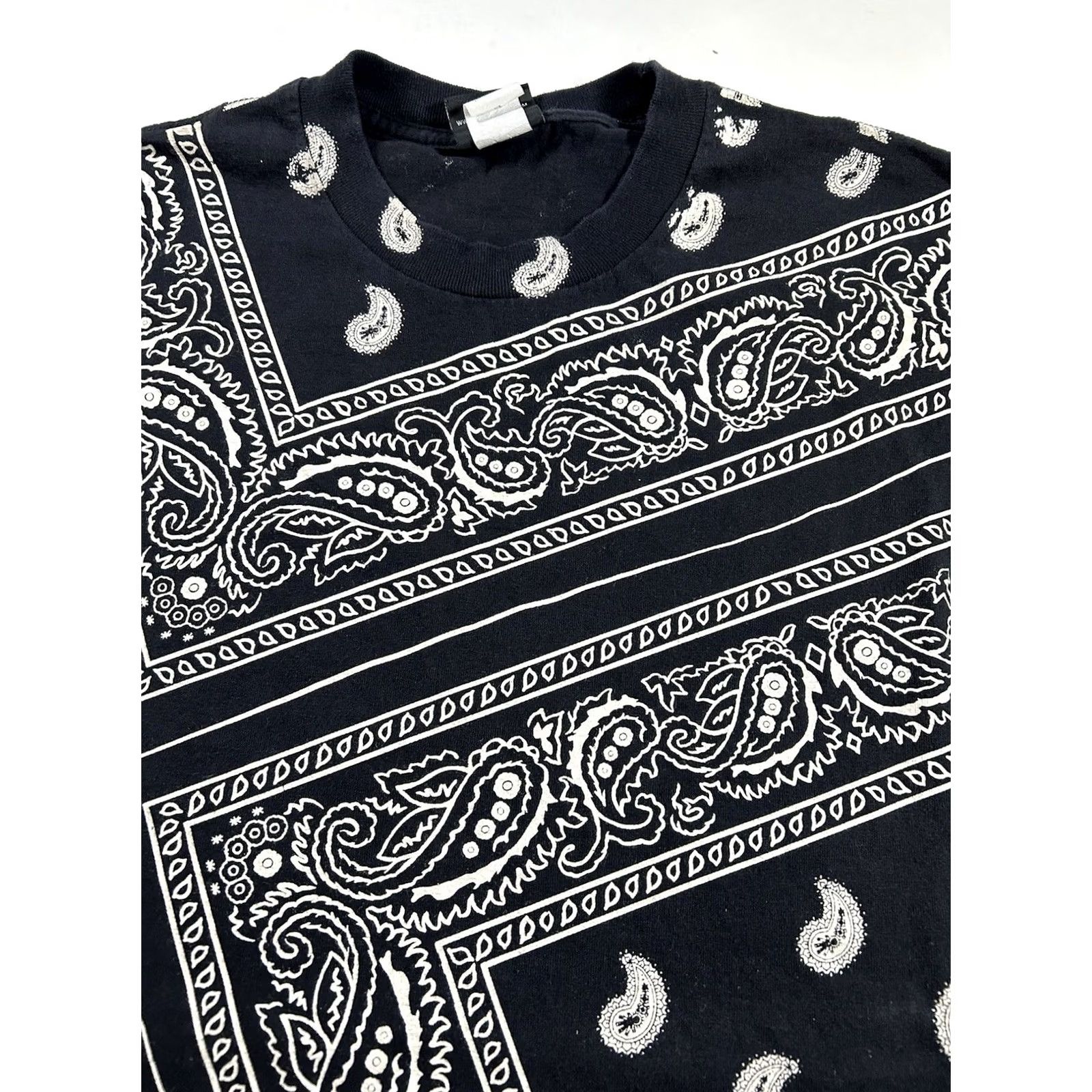 Vintage VINTAGE Hybrid T Shirt Mens XL Black Paisley Bandana Skater Grunge 00s Size US XL / EU 56 / 4 - 6 Thumbnail