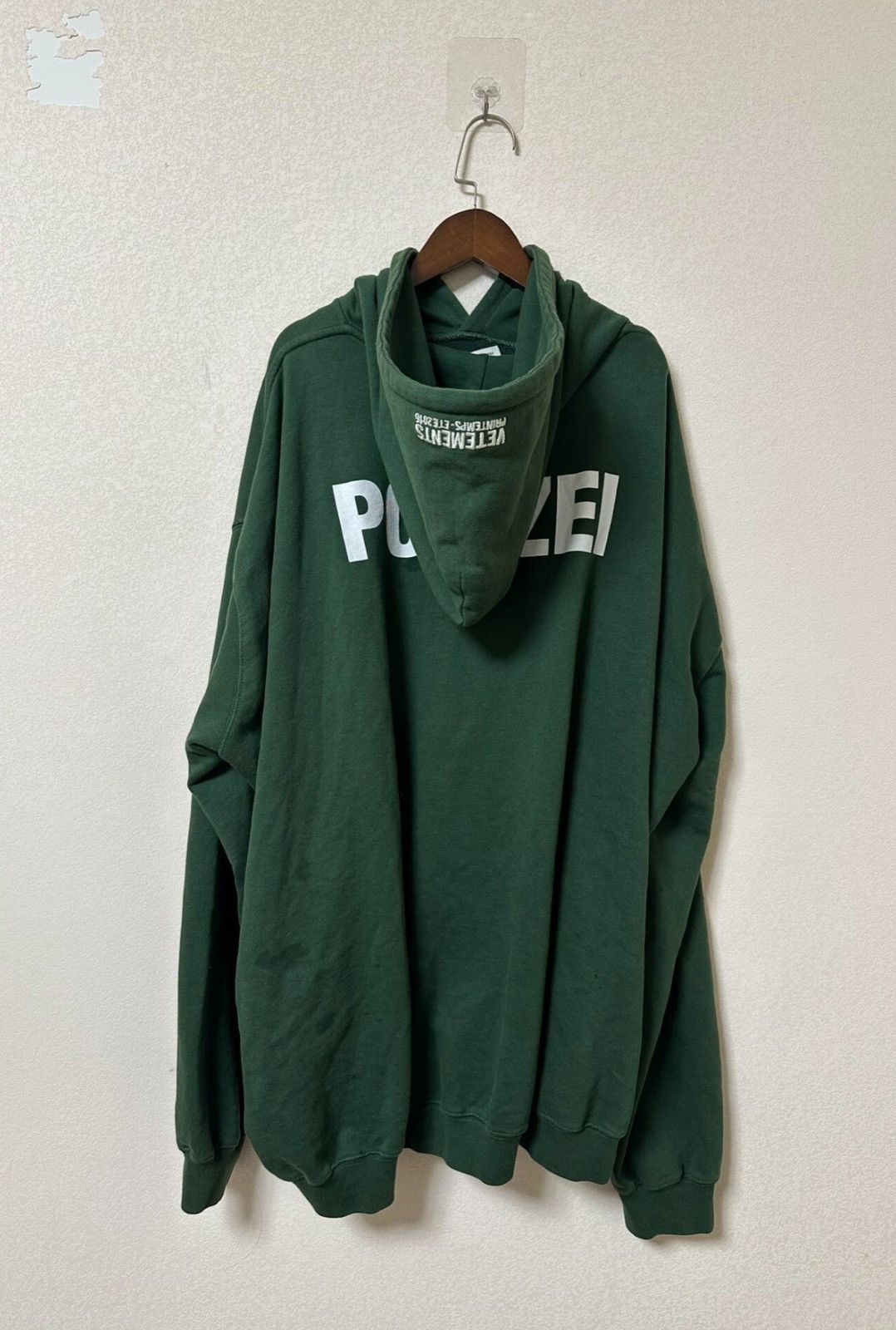 Vetements Vetements Polizei OG Hoodie Sz.M Size US M / EU 48-50 / 2 - 2 Thumbnail