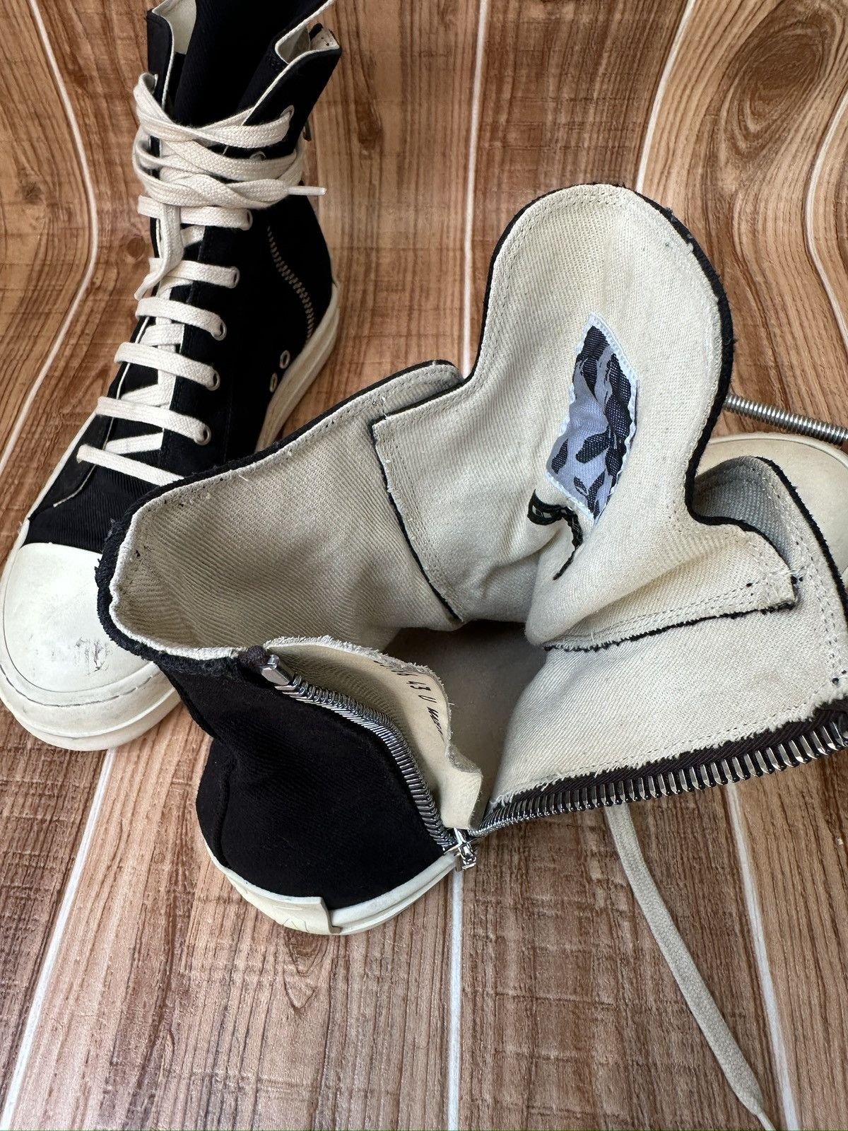 Rick Owens Rick Owens DRSHDW Black Cardboard Hightop Sneakers Size US 10.5 / EU 43-44 - 21 Thumbnail