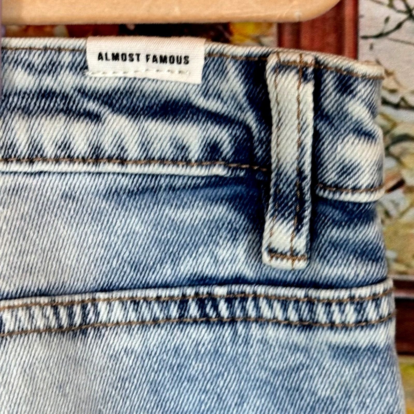 Almost Famous Almost Famous High Rise Distressed Jeans 13 Jr / 14 Womens Size 36" / US 14 / IT 50 - 10 Thumbnail