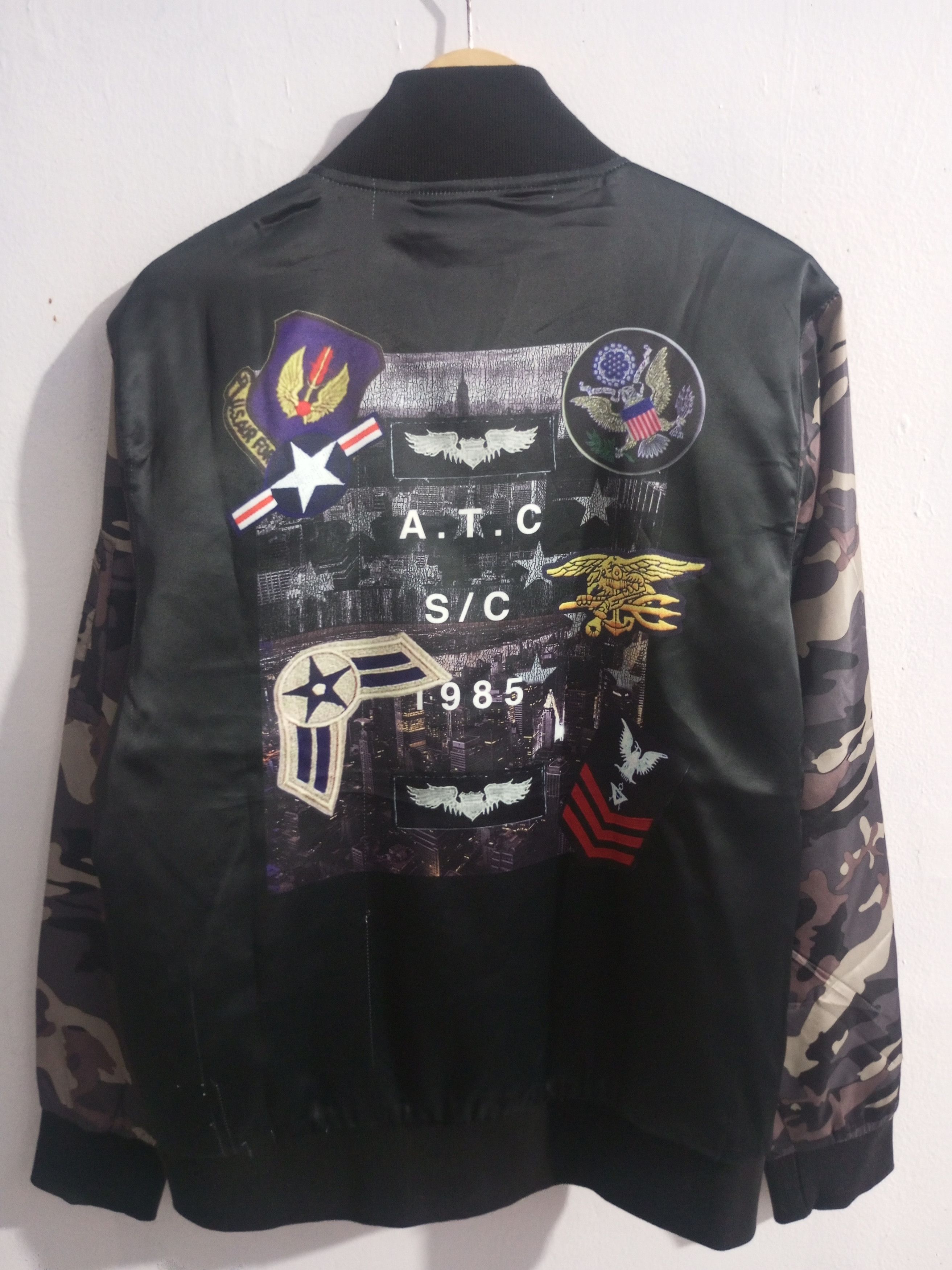 20471120 In the attic military camo bombers jacket Size US L / EU 52-54 / 3 - 8 Thumbnail