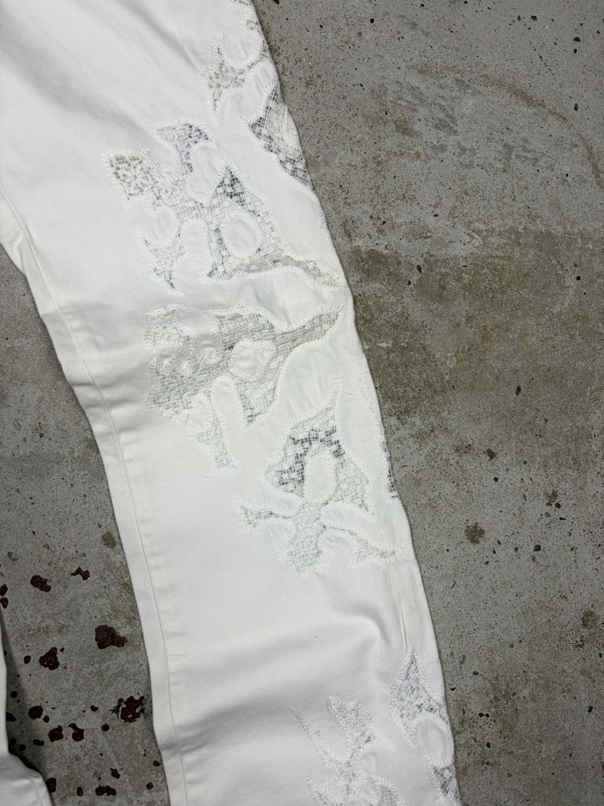 Roberto Cavalli Vintage 2000s Roberto Cavalli White Lace Embroidery Pants Size 30" / US 8 / IT 44 - 7 Thumbnail