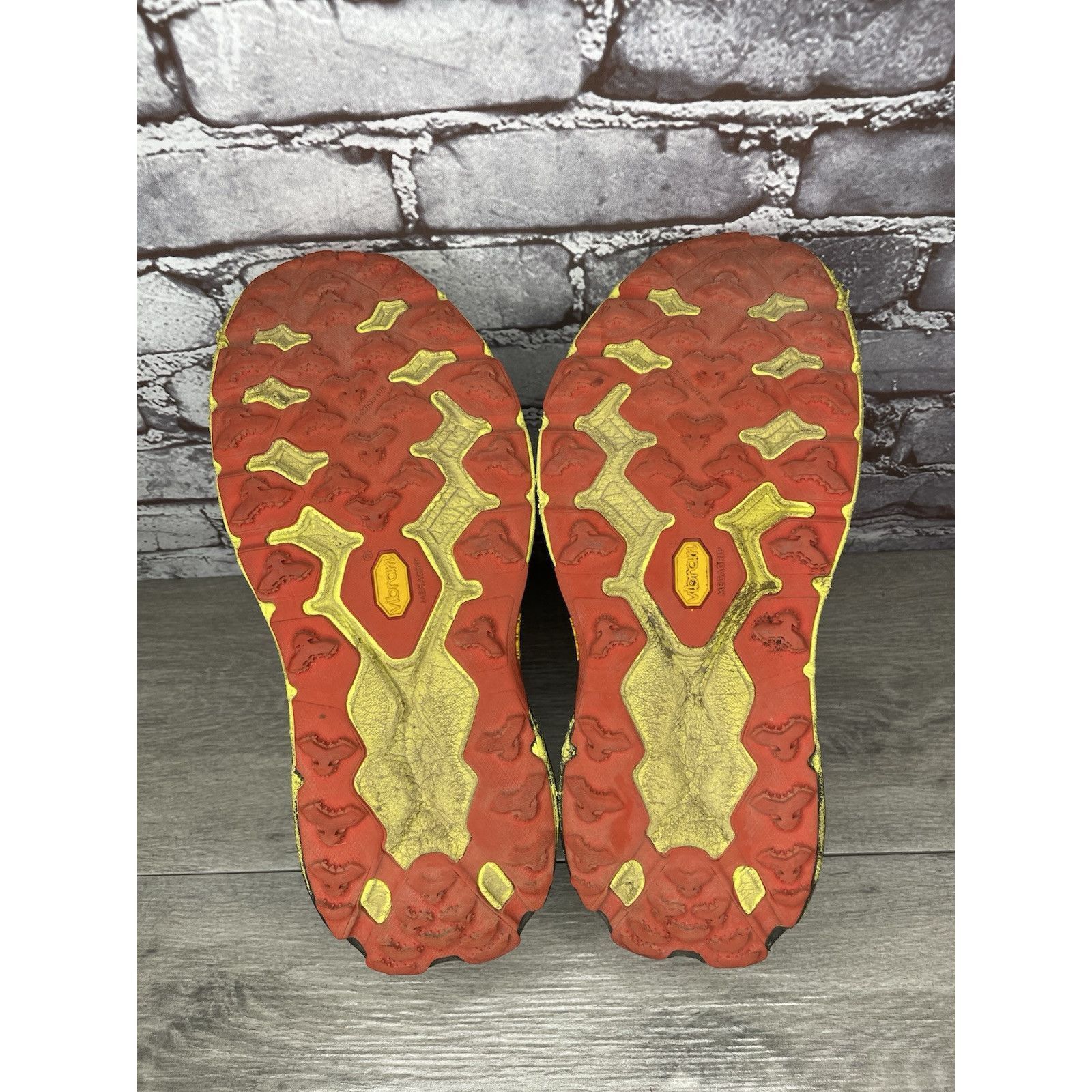 Hoka Hoka One Speedgoat 5 Thyme Fiesta Gray Fabric Red Yellow Gym Size US 12 / EU 45 - 9 Thumbnail