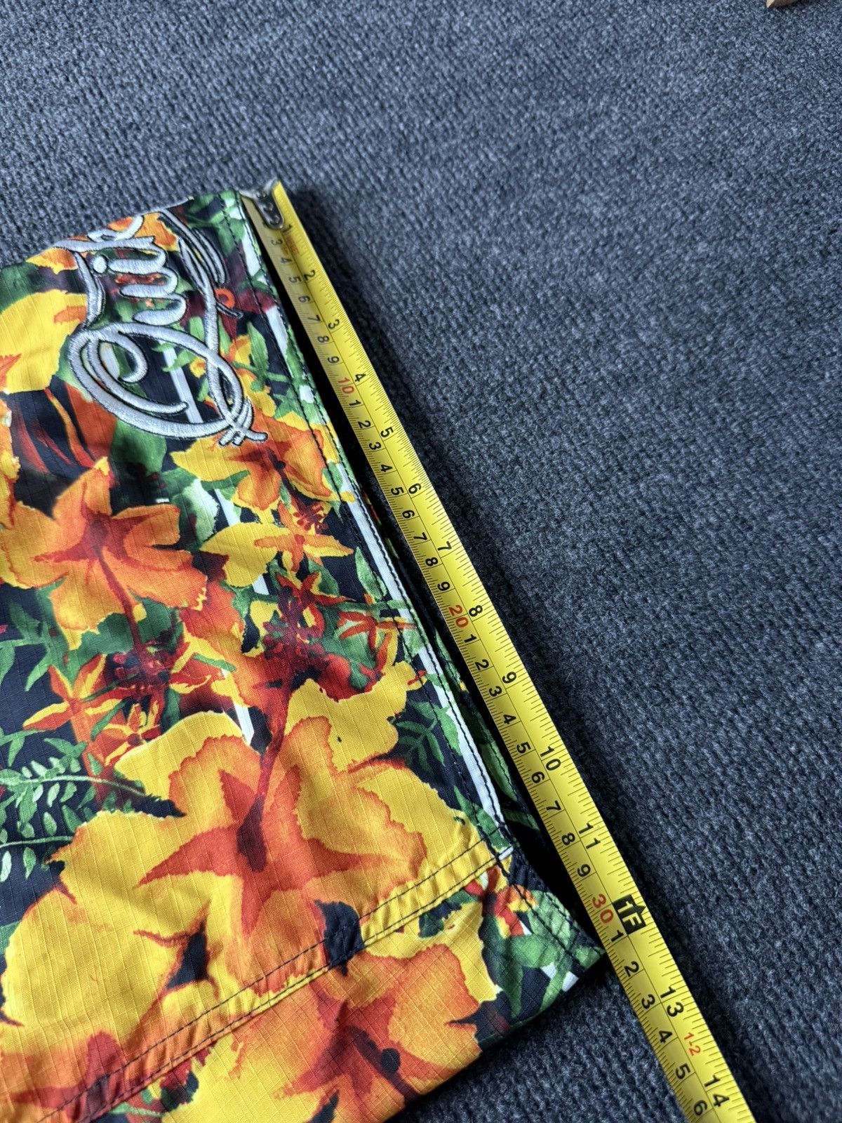 Quiksilver 00s Quiksilver Tropical Floral Surf Board Shorts Size 34 Size US 34 / EU 50 - 21 Thumbnail