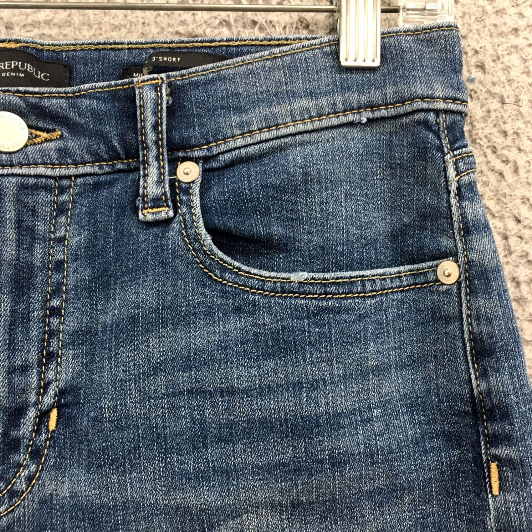 Banana Republic Banana Republic Bermuda Shorts Womens 27R Blue Denim Mid Rise Bermuda Shorts Womens 27R Blue Denim Mid Rise Size 27" / US 4 / IT 40 - 5 Thumbnail