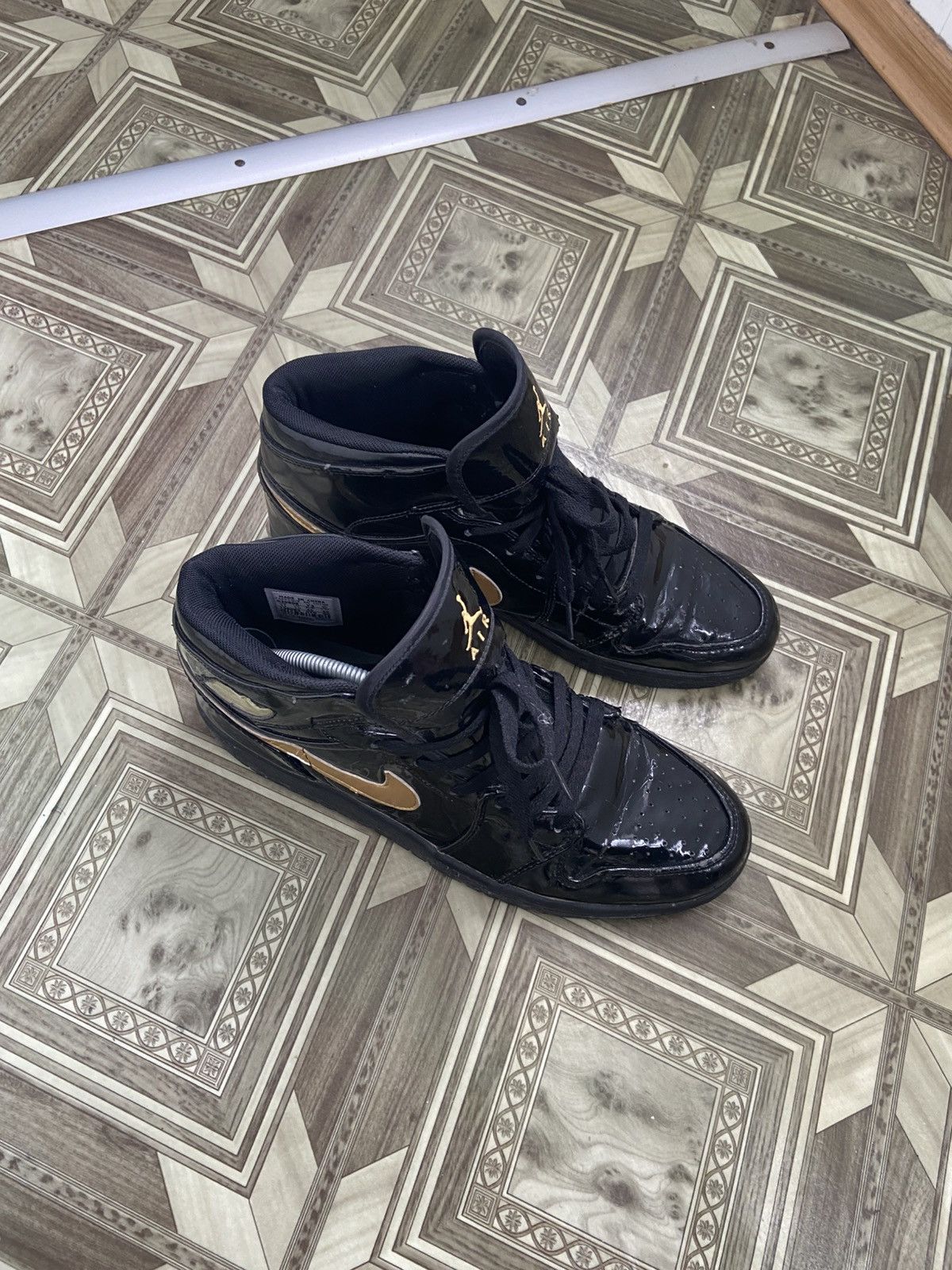 Jordan Brand × Nike × Vintage Nike air Jordan 1 retro OG black metallic gold 2003 Size US 11 / EU 44 - 4 Thumbnail