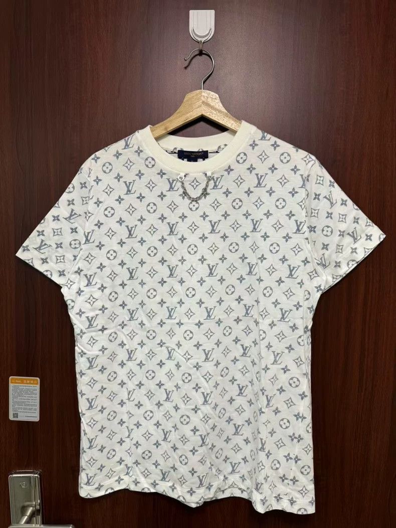 Louis Vuitton Louis Vuitton White Logo Printed T-Shirt Size US XL / EU 56 / 4 - 1 Thumbnail