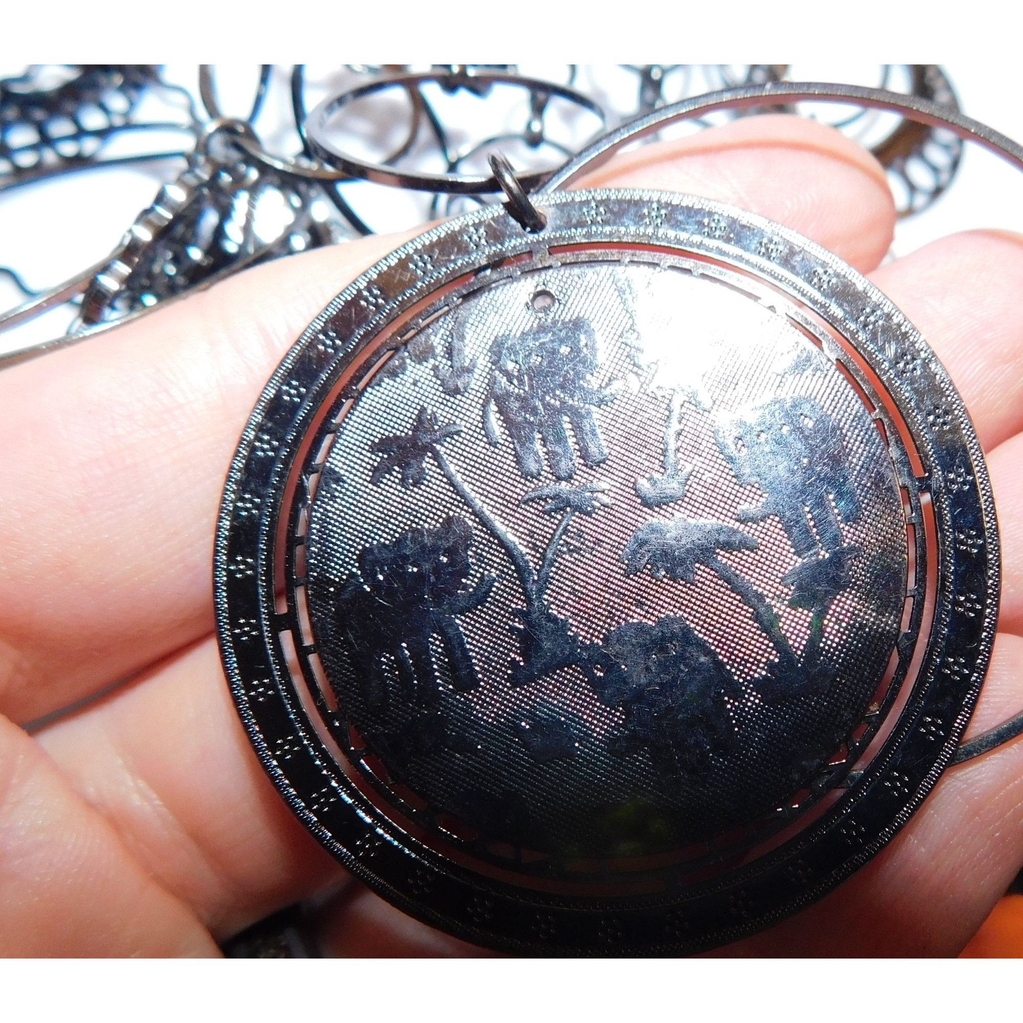 Other Abstract Floral Elephant Silver Tone Medallion Necklace Size ONE SIZE - 3 Thumbnail