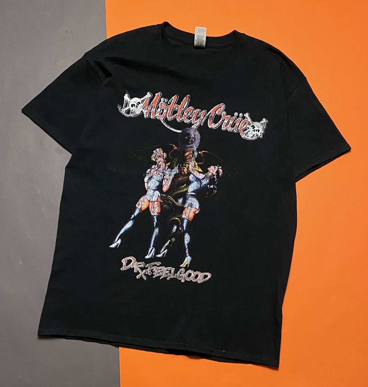 Band Tees Montley Crue tour heavy metal tee t-shirt vintage Size US L / EU 52-54 / 3 - 1 Thumbnail
