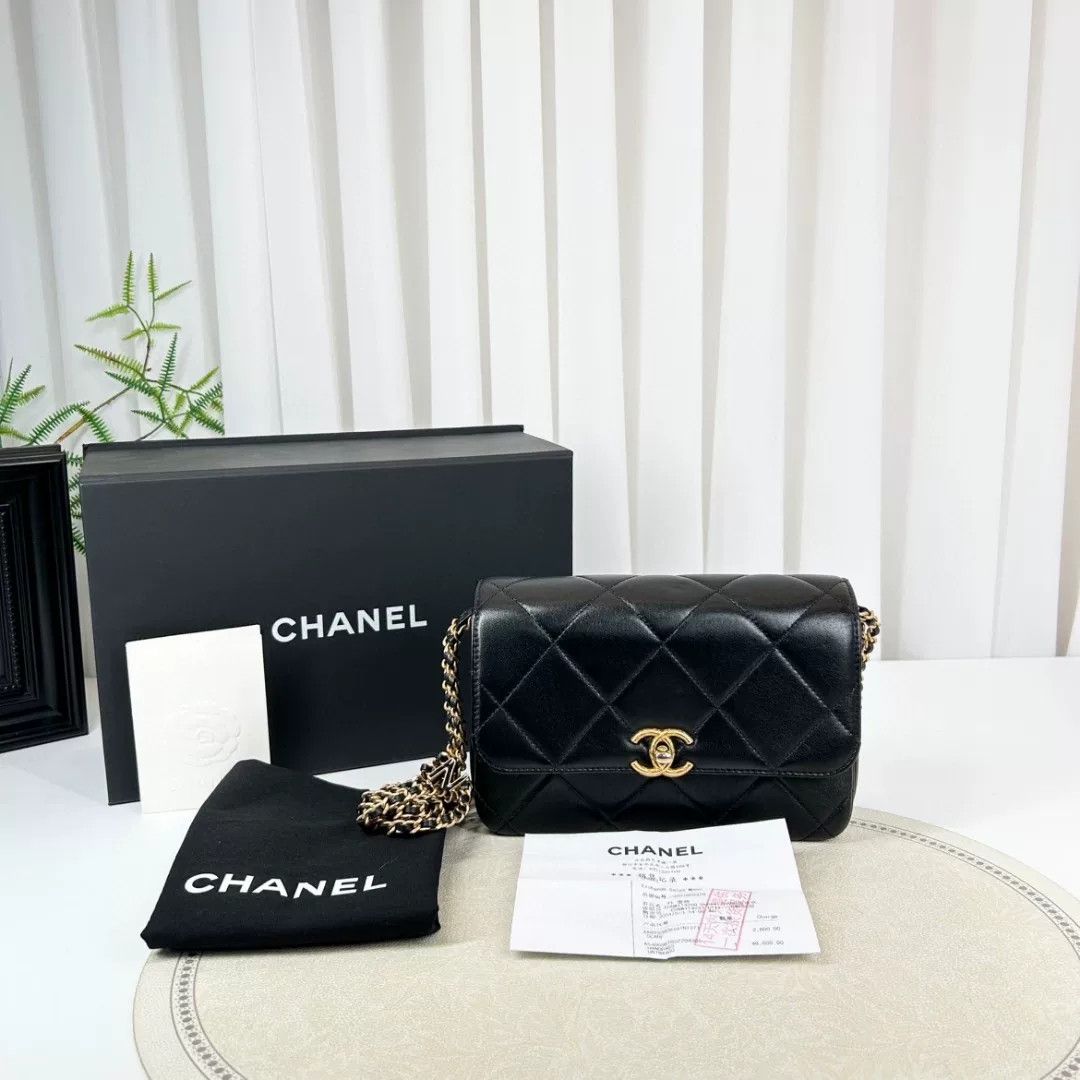 Chanel Pre-loved Bag Very good condition Size ONE SIZE - 1 Thumbnail
