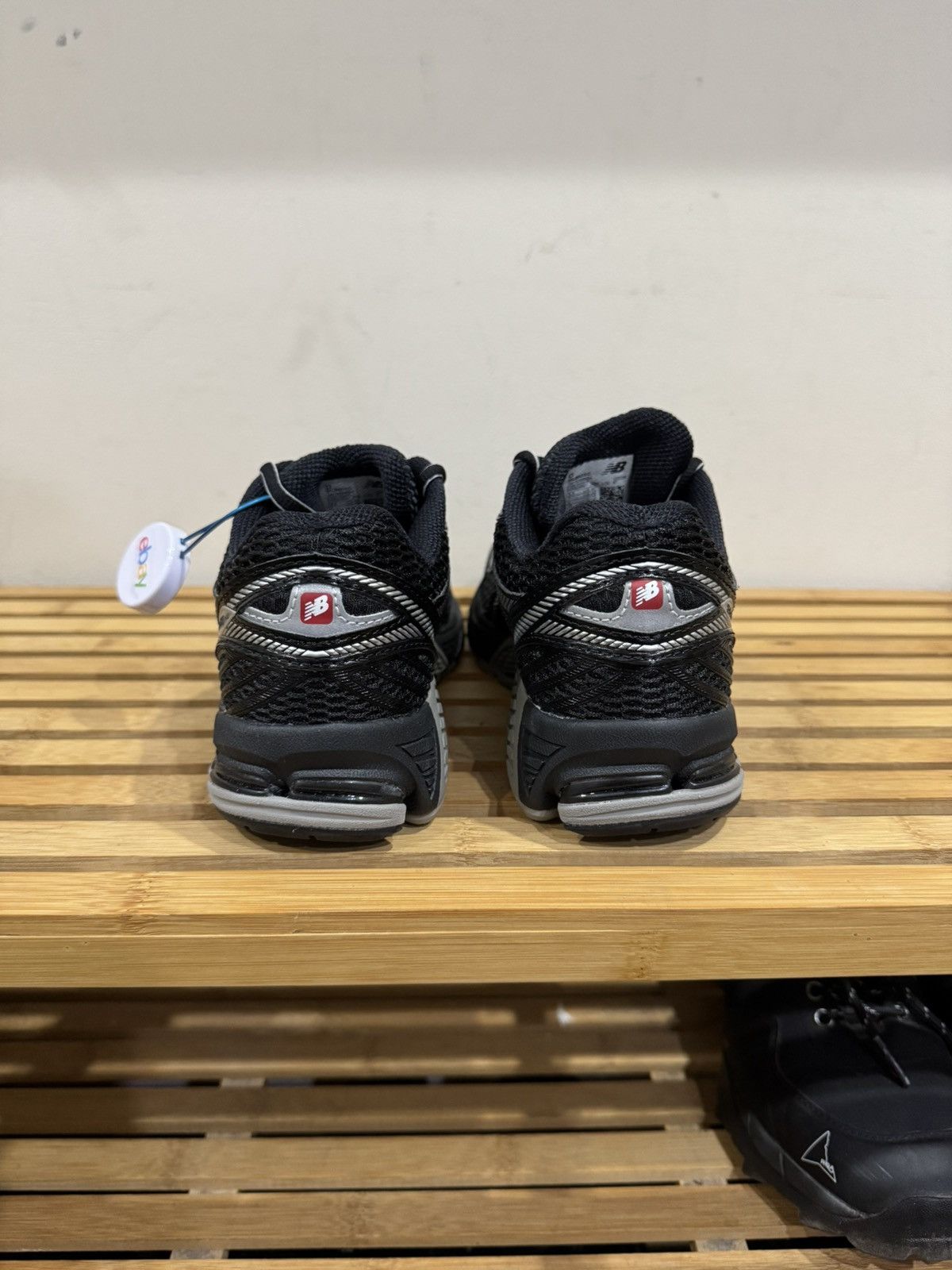 New Balance New Balance 860V2 Black Grey Metallic Mens US 5.5 38 Size US 5.5 / EU 38 - 5 Thumbnail