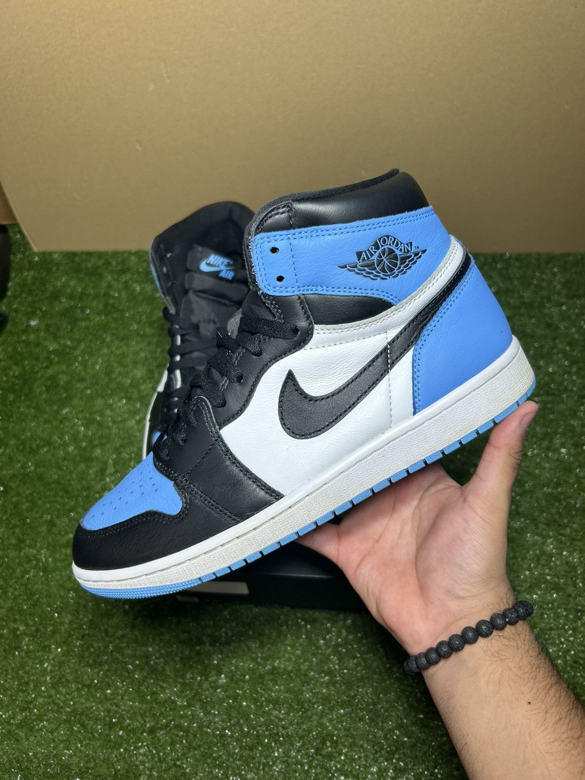Jordan Brand Jordan 1 UNC toe Size US 10.5 / EU 43-44 - 2 Thumbnail