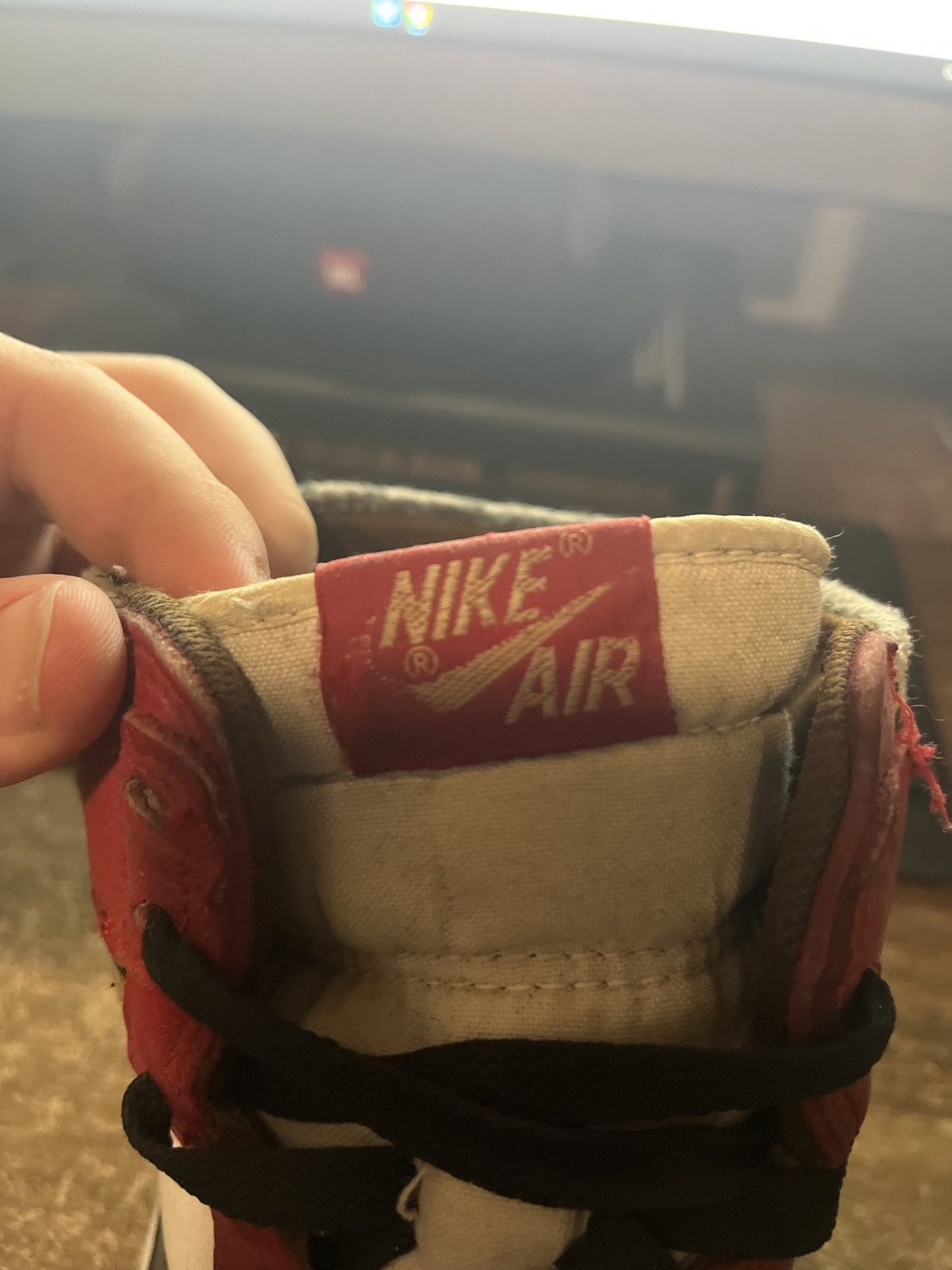 Jordan Brand 1985 Air Jordan Chicago 1 OG Size US 11 / EU 44 - 9 Thumbnail