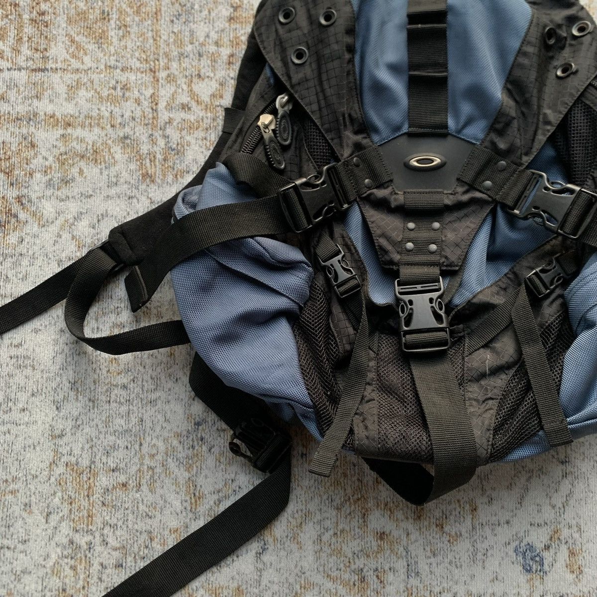 Oakley Vintage Rare Oakley Icon Backpack 2.0 Blue Black - Y2K Bag Size ONE SIZE - 4 Thumbnail