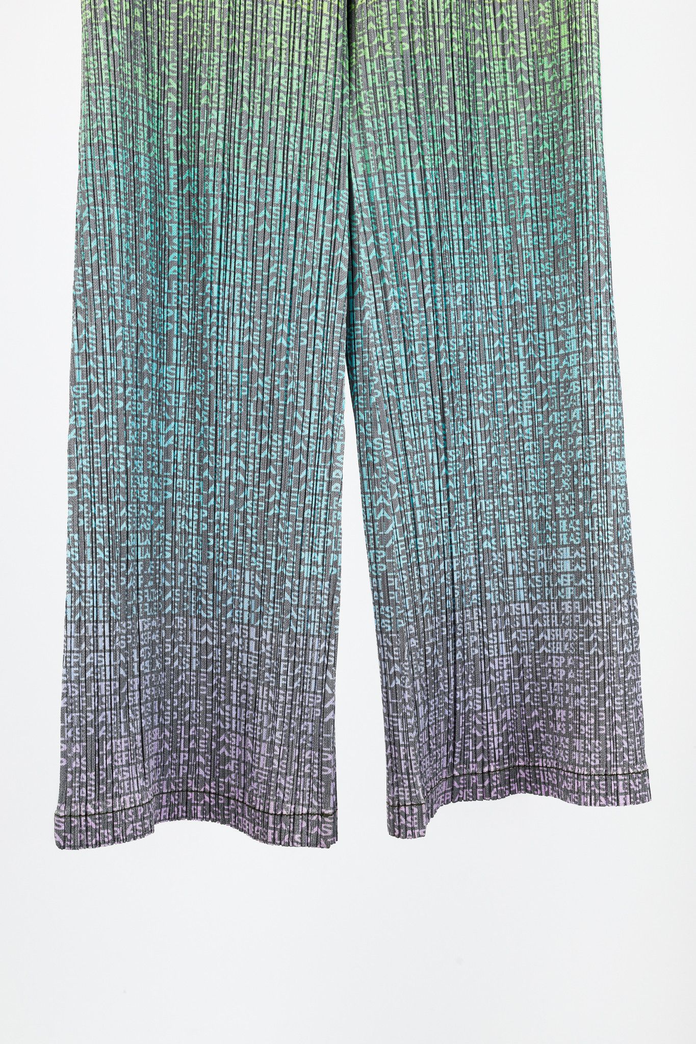 Pleats Please Issey Miyake Pleats Please Issey Miyake Gradient Logo-Printed Pants Size 25" / US 0 / IT 36 - 8 Thumbnail