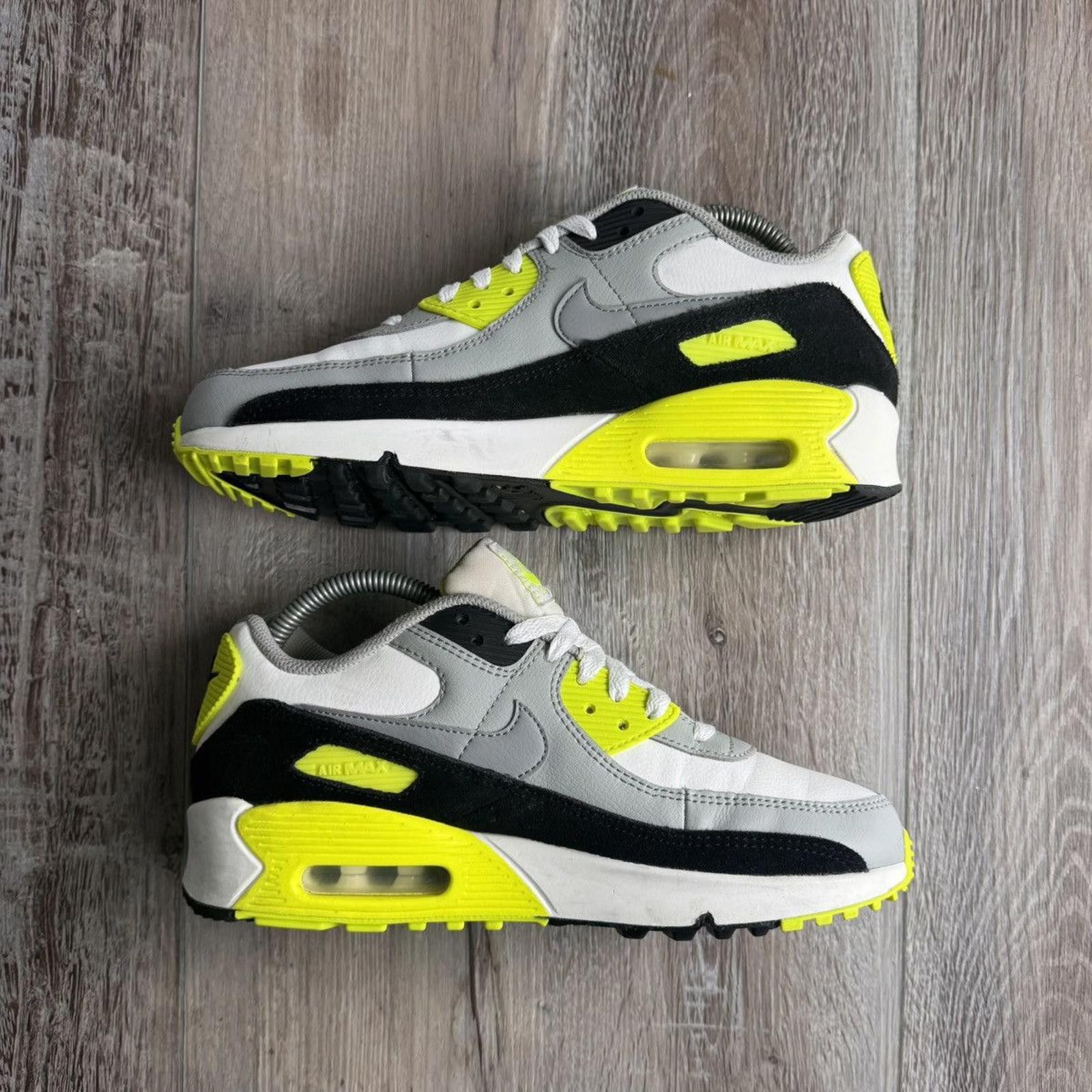 Nike NIKE • Air Max '90 GS "Volt" (6.5M) Size US 6.5 / EU 39-40 - 3 Thumbnail