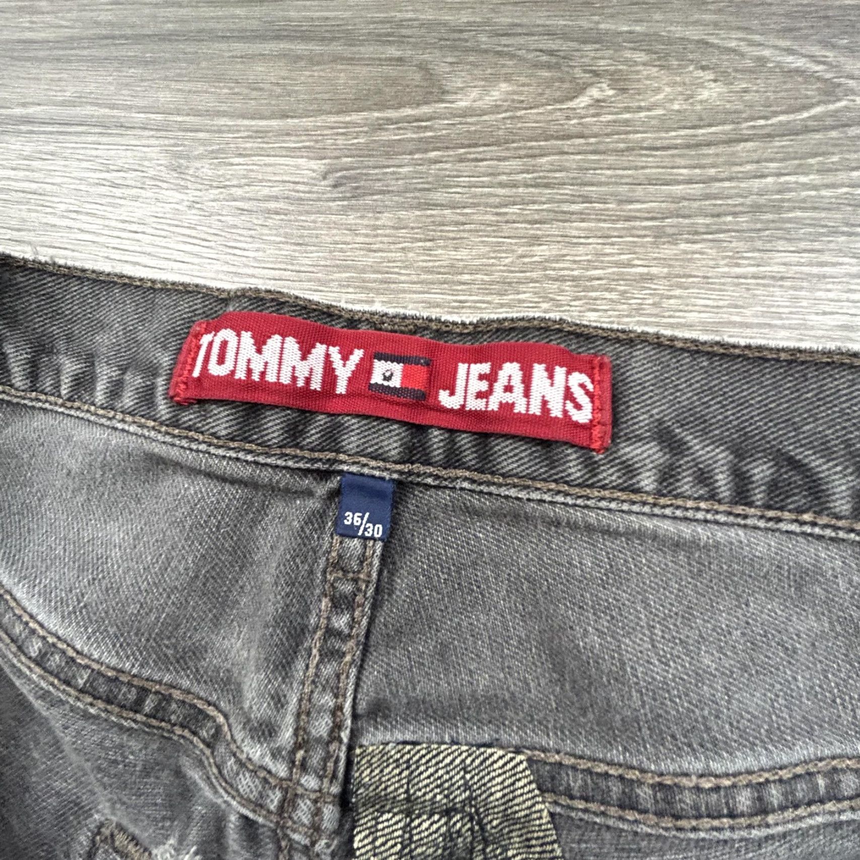 Tommy Hilfiger VINTAGE Tommy Hilfiger Jeans 36x29 Denim Gray Straight Leg Men 90s Y2K Distressed Cotton Charcoal Wash 5-Pocket Regular Zip Fly Mens Size US 36 / EU 52 - 6 Thumbnail