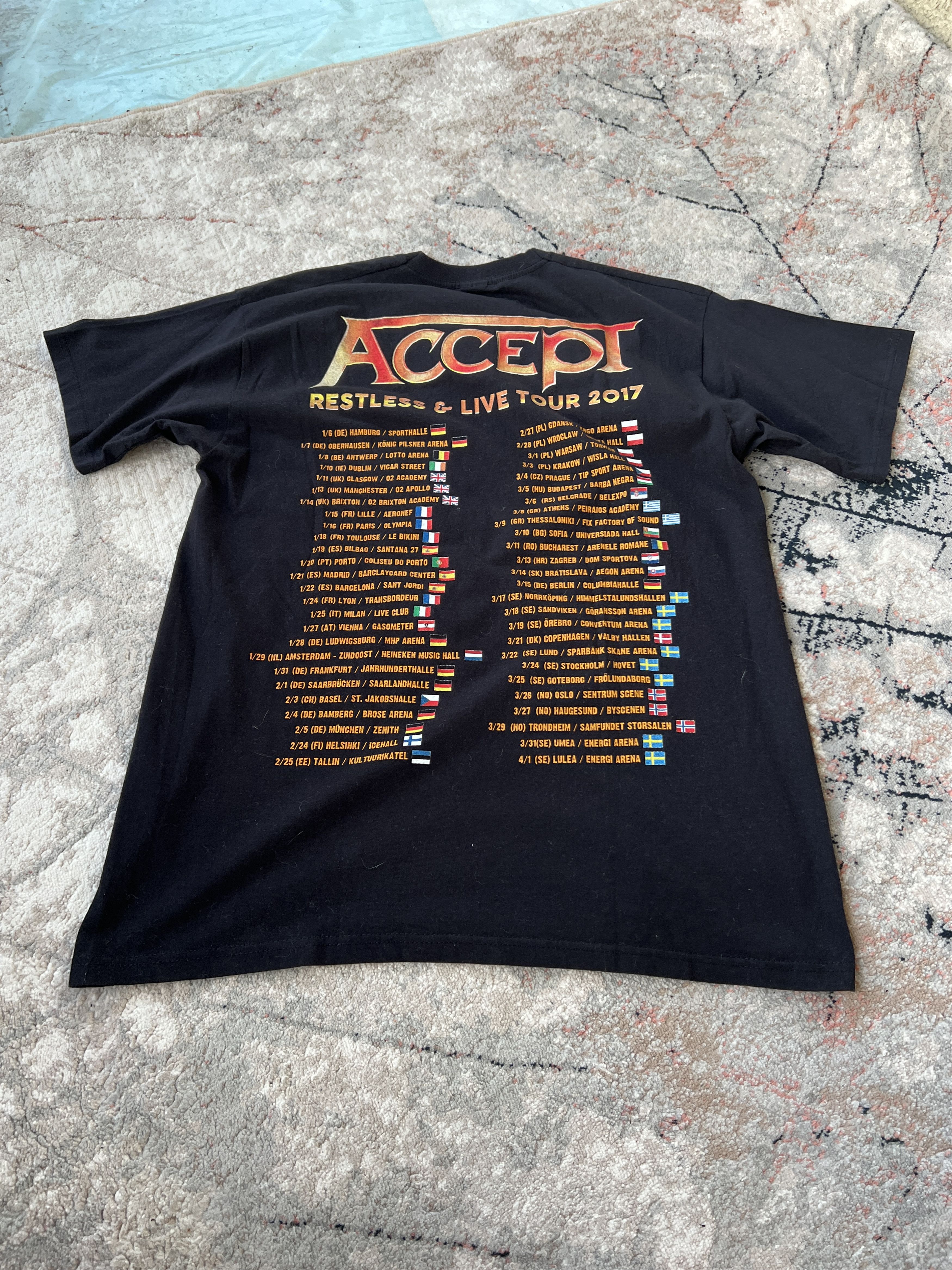 Band Tees Accept Restless Live Tour 2017 Tee Size US L / EU 52-54 / 3 - 5 Thumbnail