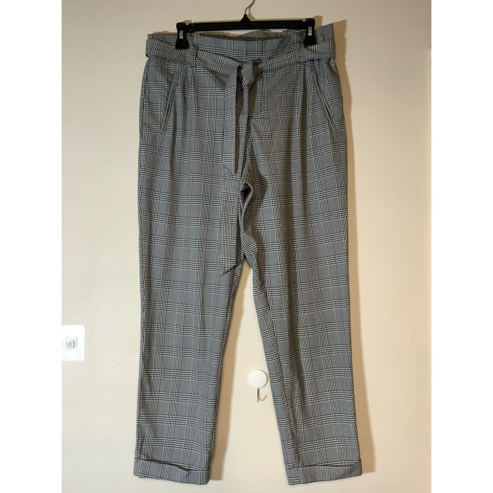 Zara Zara Trafaluc Collection Paperbag Black and White Plaid Pant Size 28" / US 6 / IT 42 - 1 Thumbnail