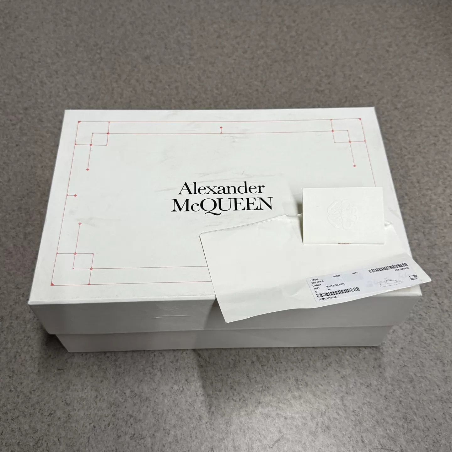 Alexander McQueen Alexander McQueen Cracked Silver Tail 44 like new Size US 11 / EU 44 - 9 Thumbnail
