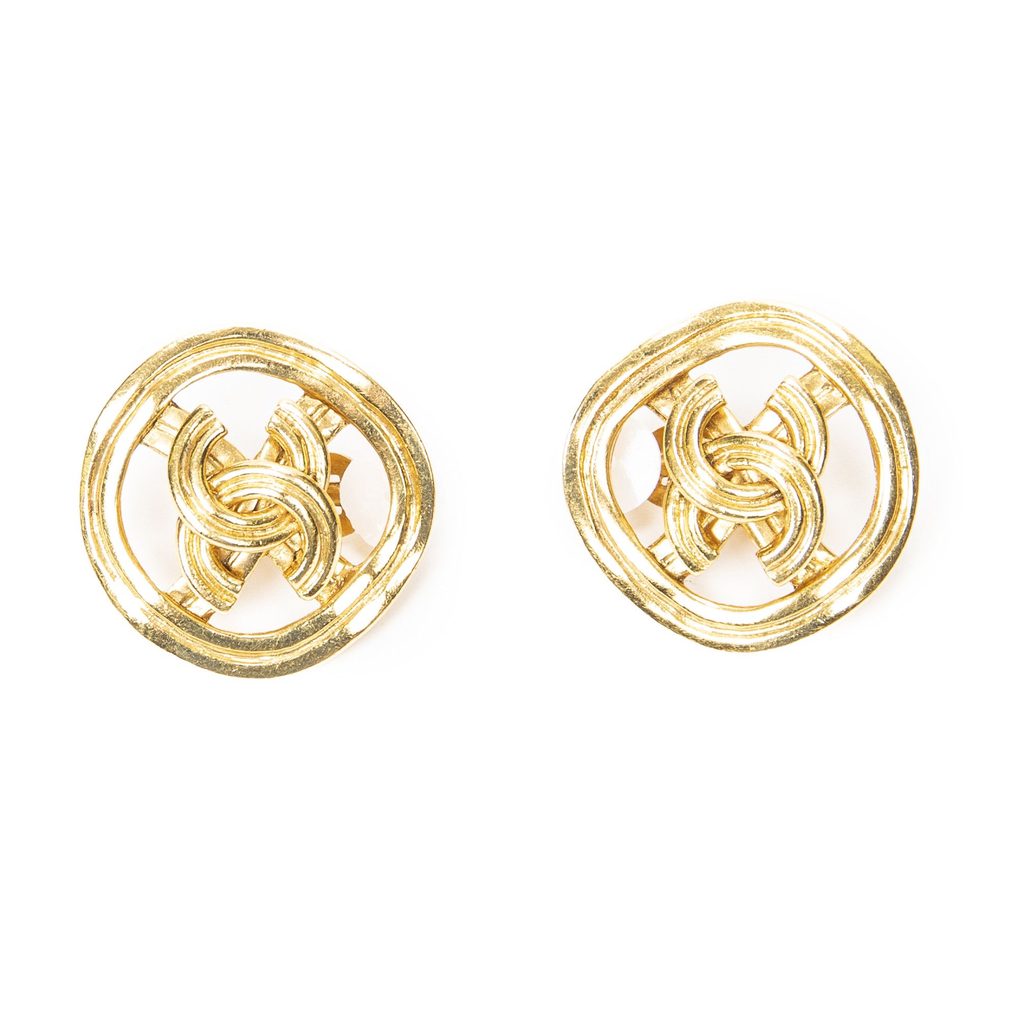 Chanel CC Round Clip On Earrings Size ONE SIZE - 1 Thumbnail