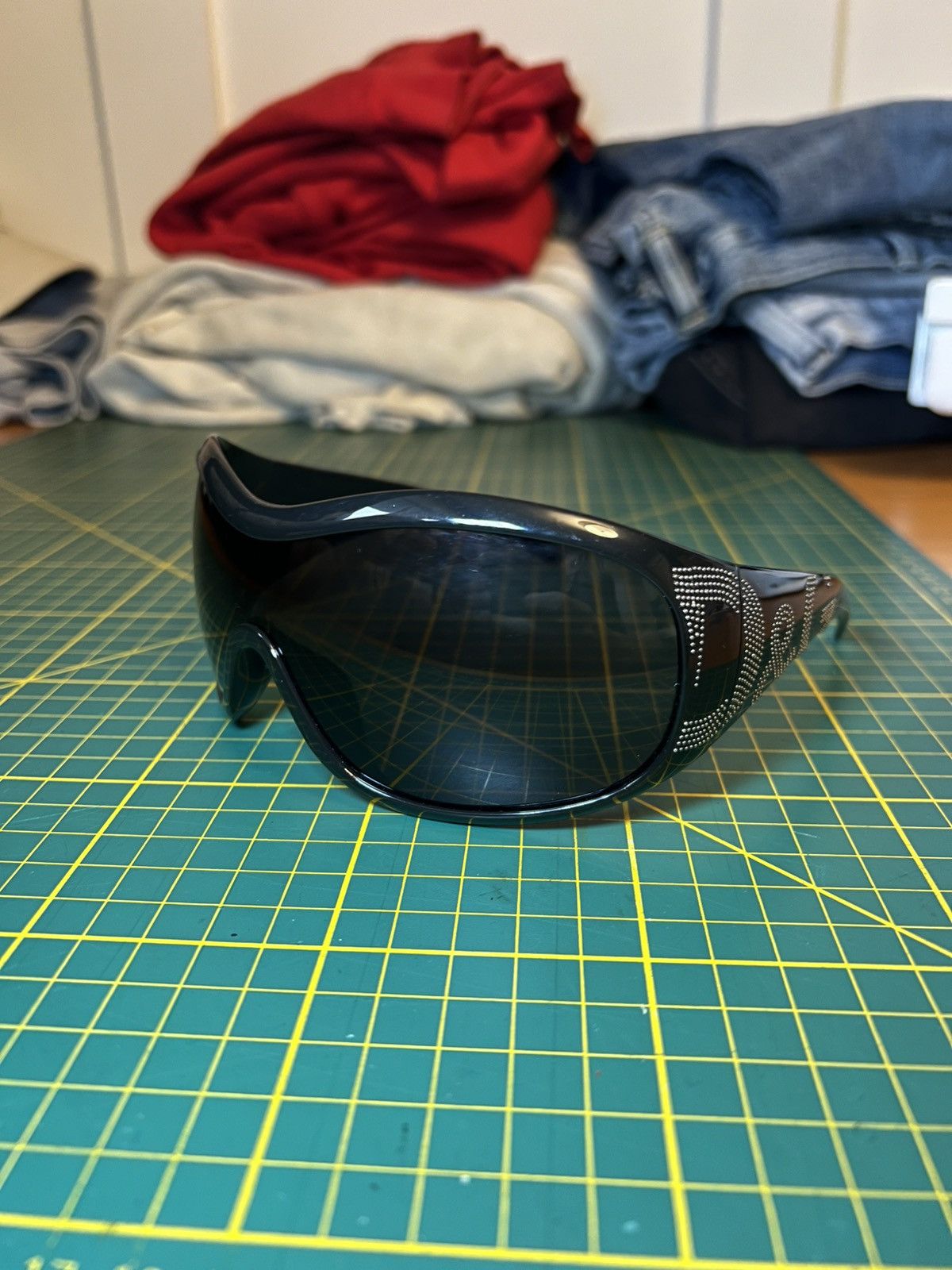 Dolce & Gabbana Vintage Dolce & Gabbana 8008 rhinestone logo ski sunglasses Size ONE SIZE - 20 Thumbnail