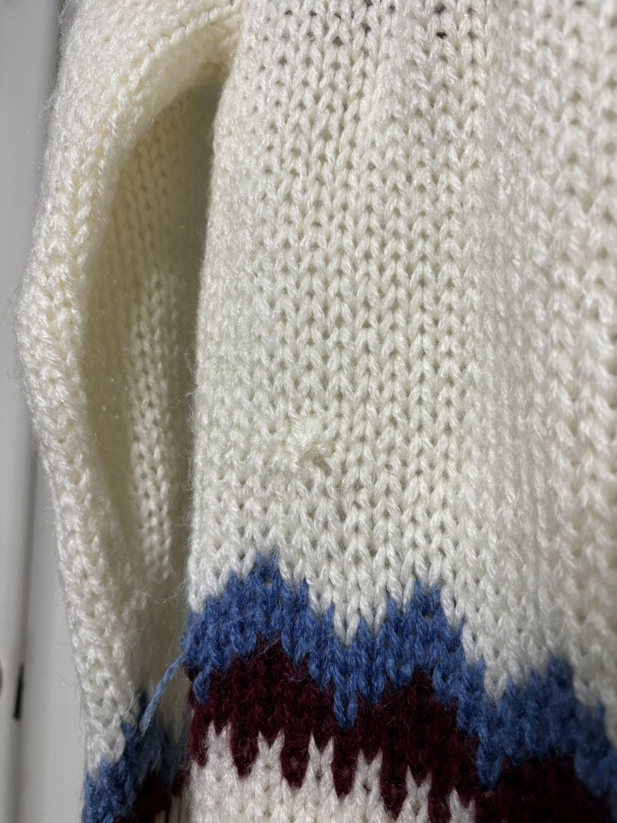 Vintage Vintage 1970s Patterned Cream Acrylic Knit Sweater Size US S / EU 44-46 / 1 - 7 Thumbnail