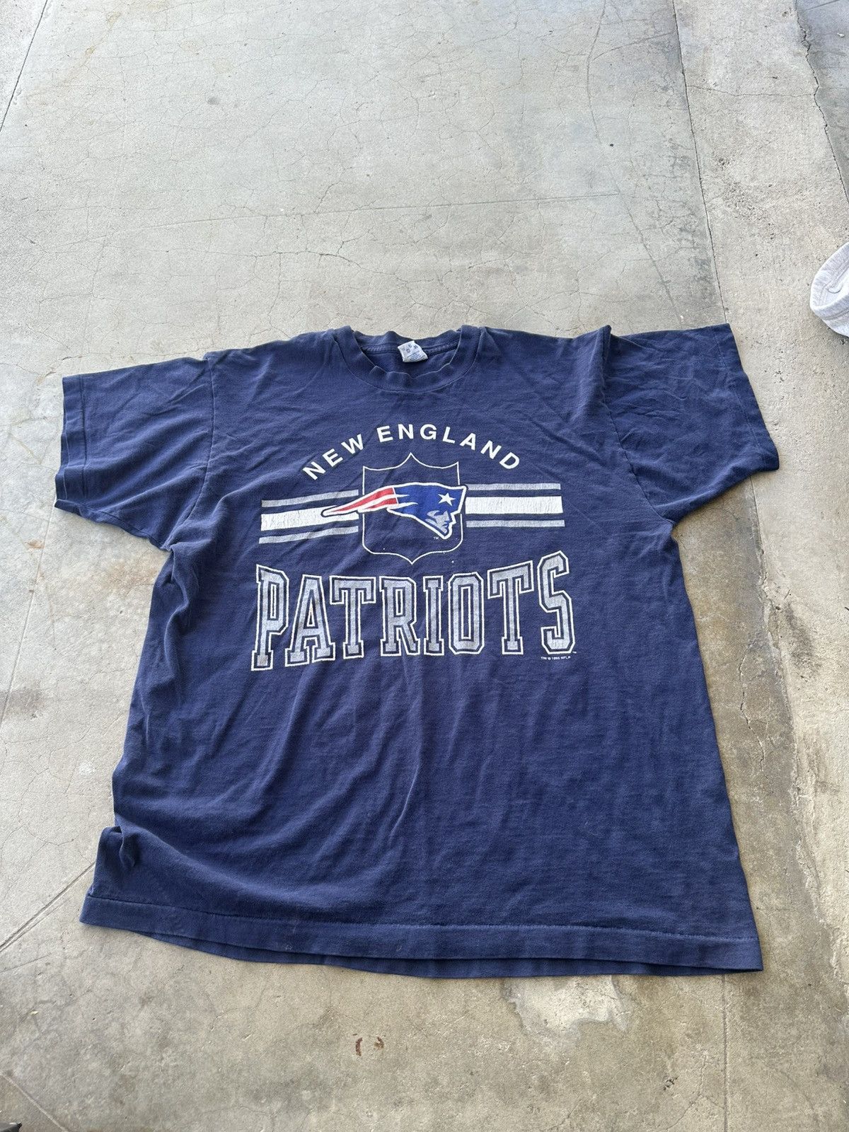 NFL Vintage 1995 NFL single stitch new England patriots tee Size US XL / EU 56 / 4 - 1 Thumbnail
