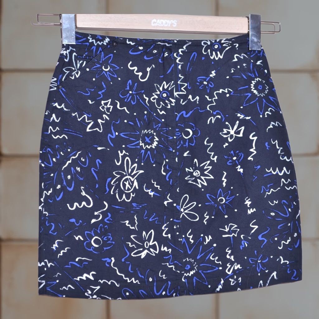 Versace Jeans Couture VINTAGE Versace Jeans Couture Floral Women Skirt 40 Black 90s A-Line Short Size 40 Women's Skirt Vintage 90s Theme Women Mens Girls Size 27" / US 4 / IT 40 - 1 Thumbnail