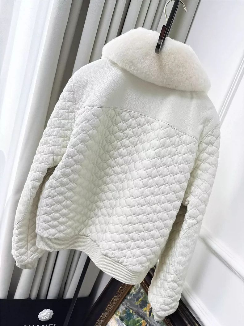 Hermes Hermes White Quilted Leather Jacket with Fur Collar-2506 Size M / US 6-8 / IT 42-44 - 2 Thumbnail