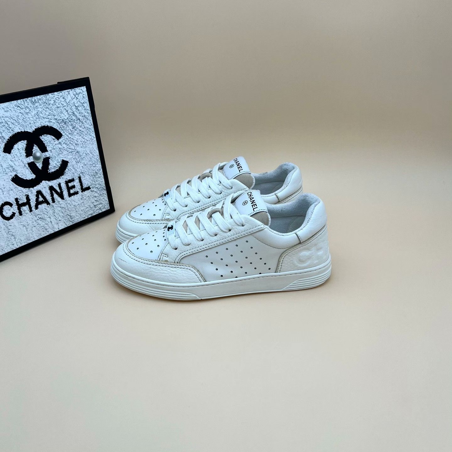 Chanel Chanel Lowtop Sneakers us_8 Women Size US 8 / IT 38 - 1 Thumbnail
