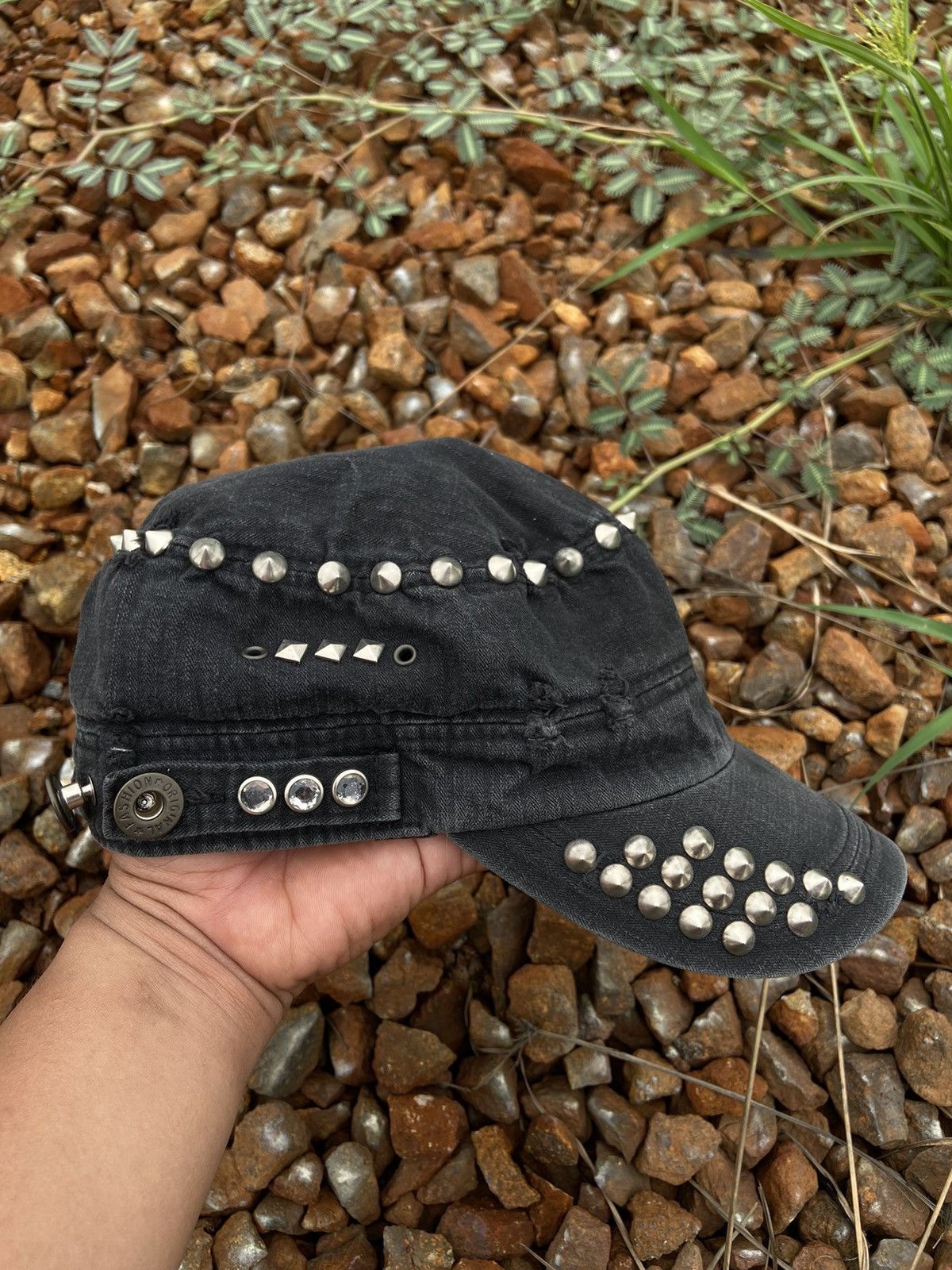 If Six Was Nine 2000s disteressed hat studded with thorns Size ONE SIZE - 1 Thumbnail