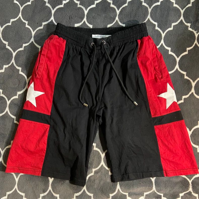 Givenchy Givenchy SizeXL Men's Casual Shorts, Large Five-Star Size US 29 - 1 Thumbnail