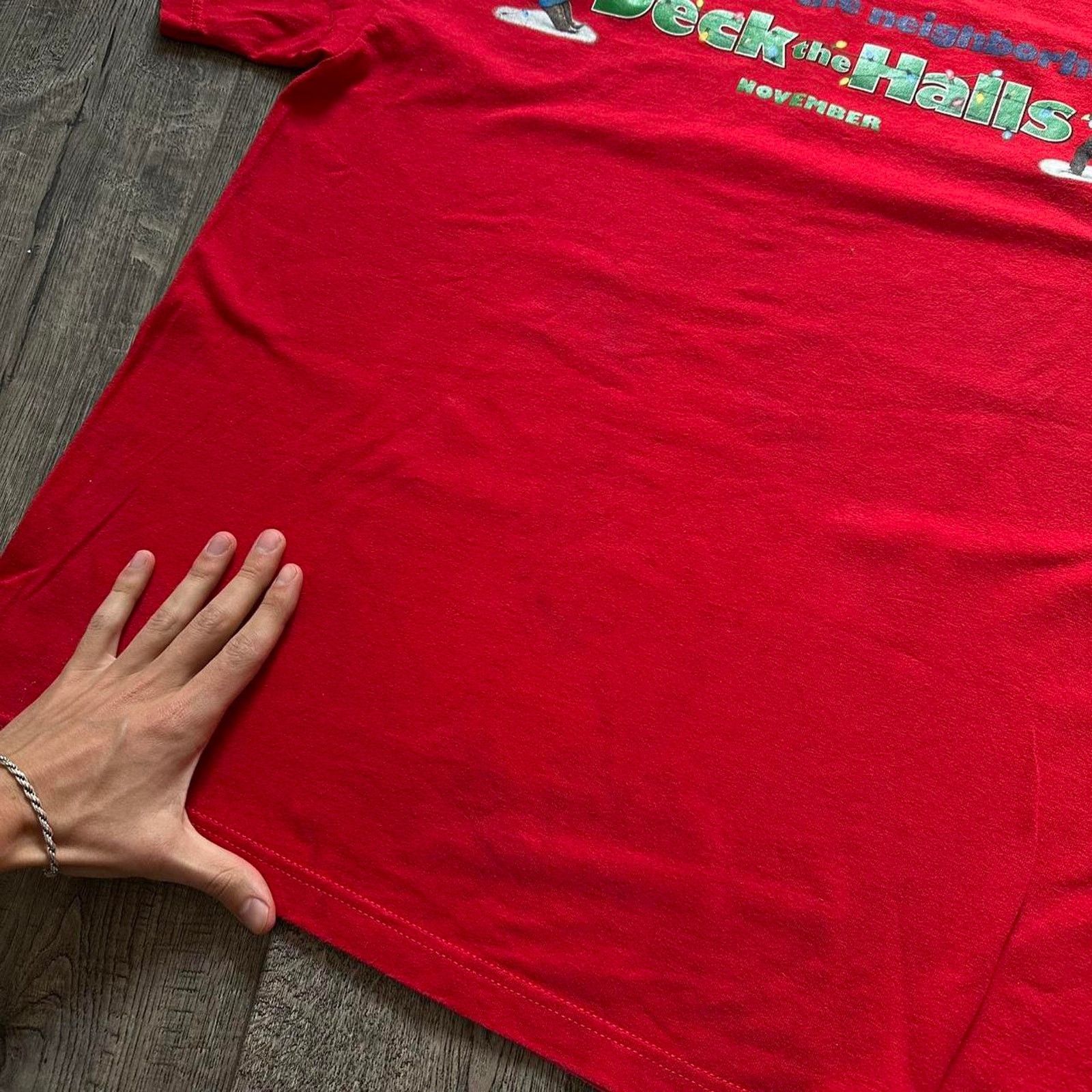 Vintage Vintage Y2K Deck The Halls Christmas Movie Promo Graphic Tee Size US XL / EU 56 / 4 - 5 Thumbnail