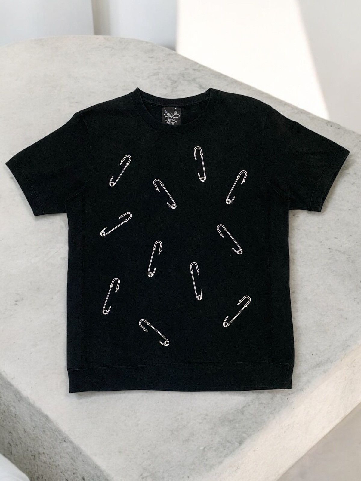If Six Was Nine × Japanese Brand × Le Grande Bleu (L.G.B.) Ybt Japan Shirt Artwork Graphic Safety Pins Ear Rings Size US M / EU 48-50 / 2 - 1 Thumbnail