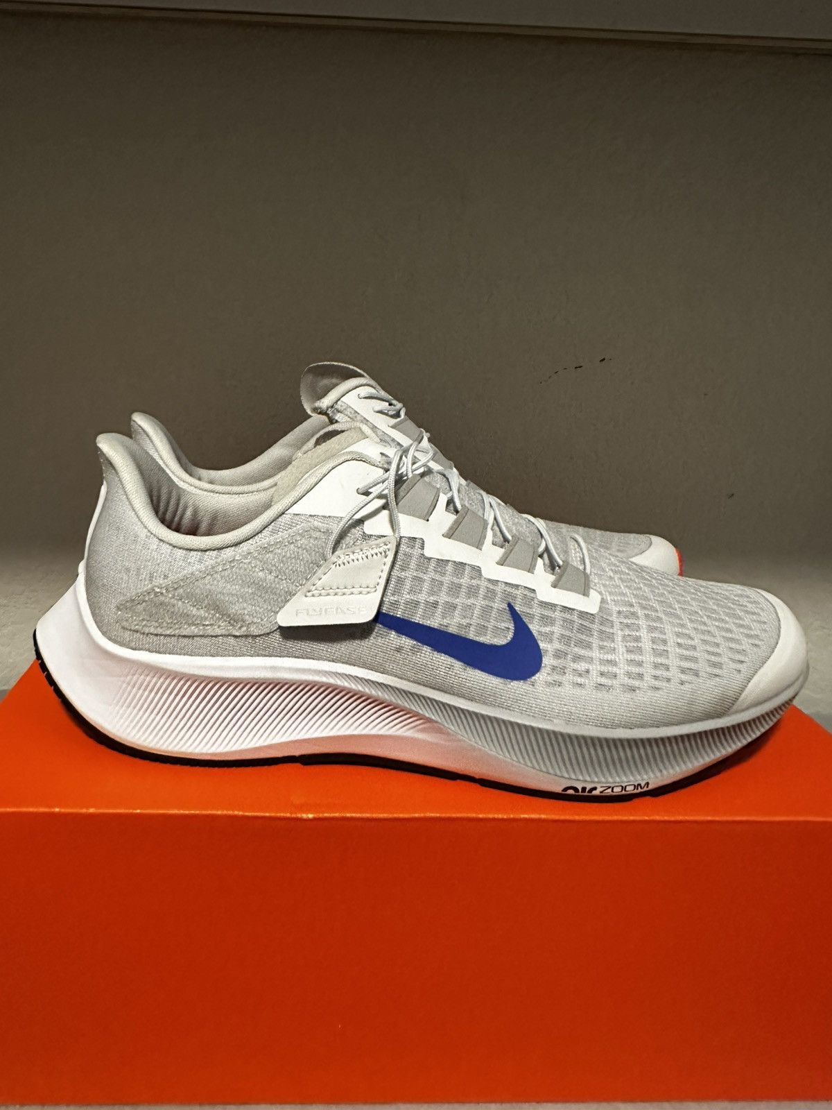 Nike Nike Air Zoom Pegasus 37 Flyease 9.5 Size US 9.5 / EU 42-43 - 3 Thumbnail