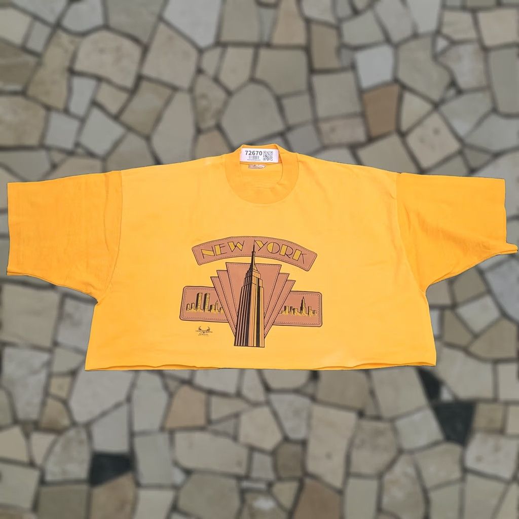 Fruit Of The Loom VINTAGE Fruit of the Loom Crop Shirt Women XL 23x15 USA 1990s 90s Graphic Print Logo Crew Neck Short Sleeve Size XL / US 12-14 / IT 48-50 - 1 Thumbnail