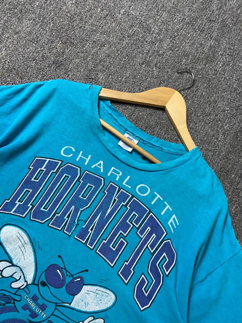 Japanese Brand Charlotte Hornets 🐝 Baggy Tshirt (180) Size US XL / EU 56 / 4 - 9 Thumbnail