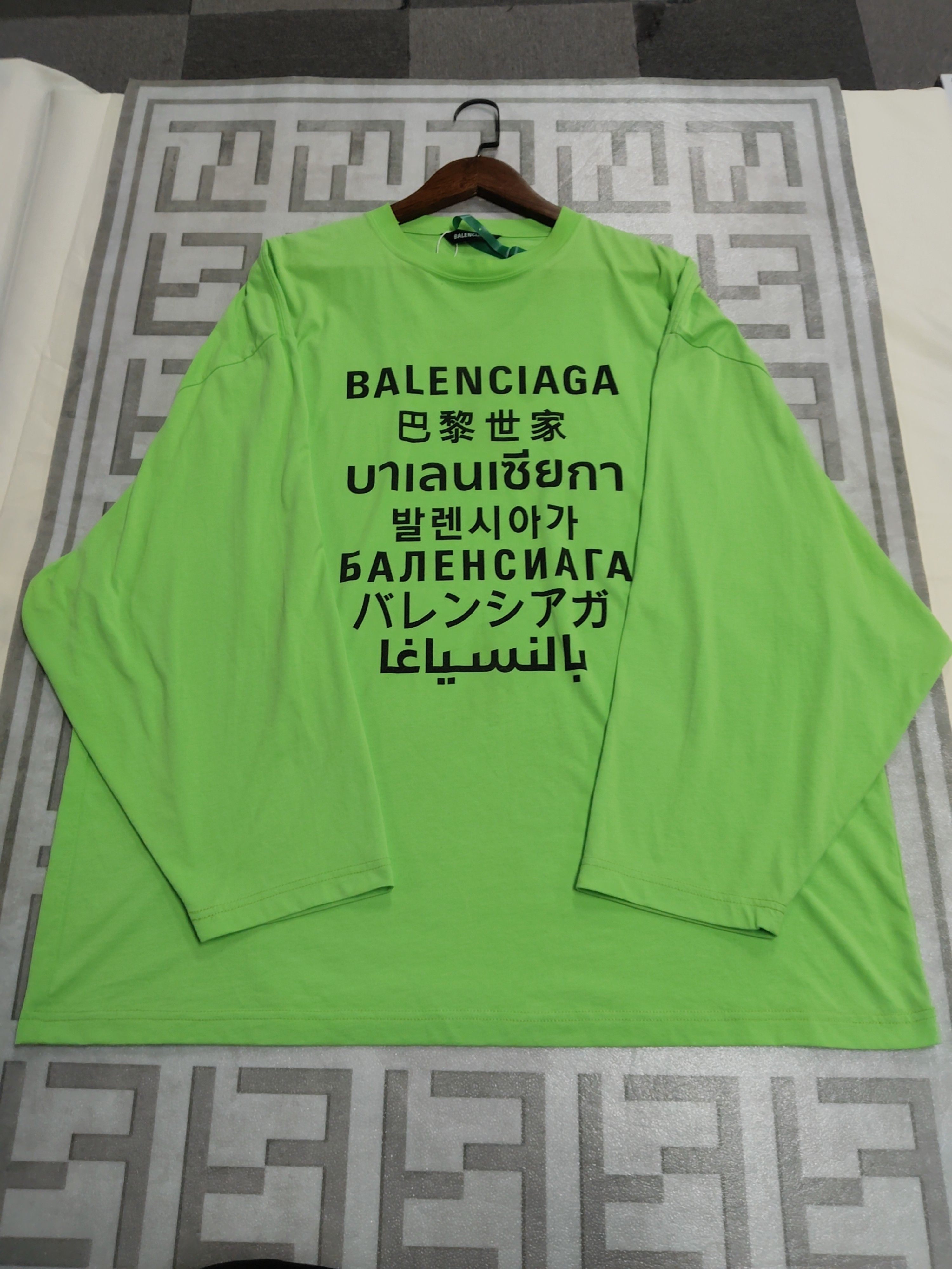 Balenciaga Balenciaga Multilingual Logo Long Sleeve T-Shirt M Size US M / EU 48-50 / 2 - 1 Thumbnail