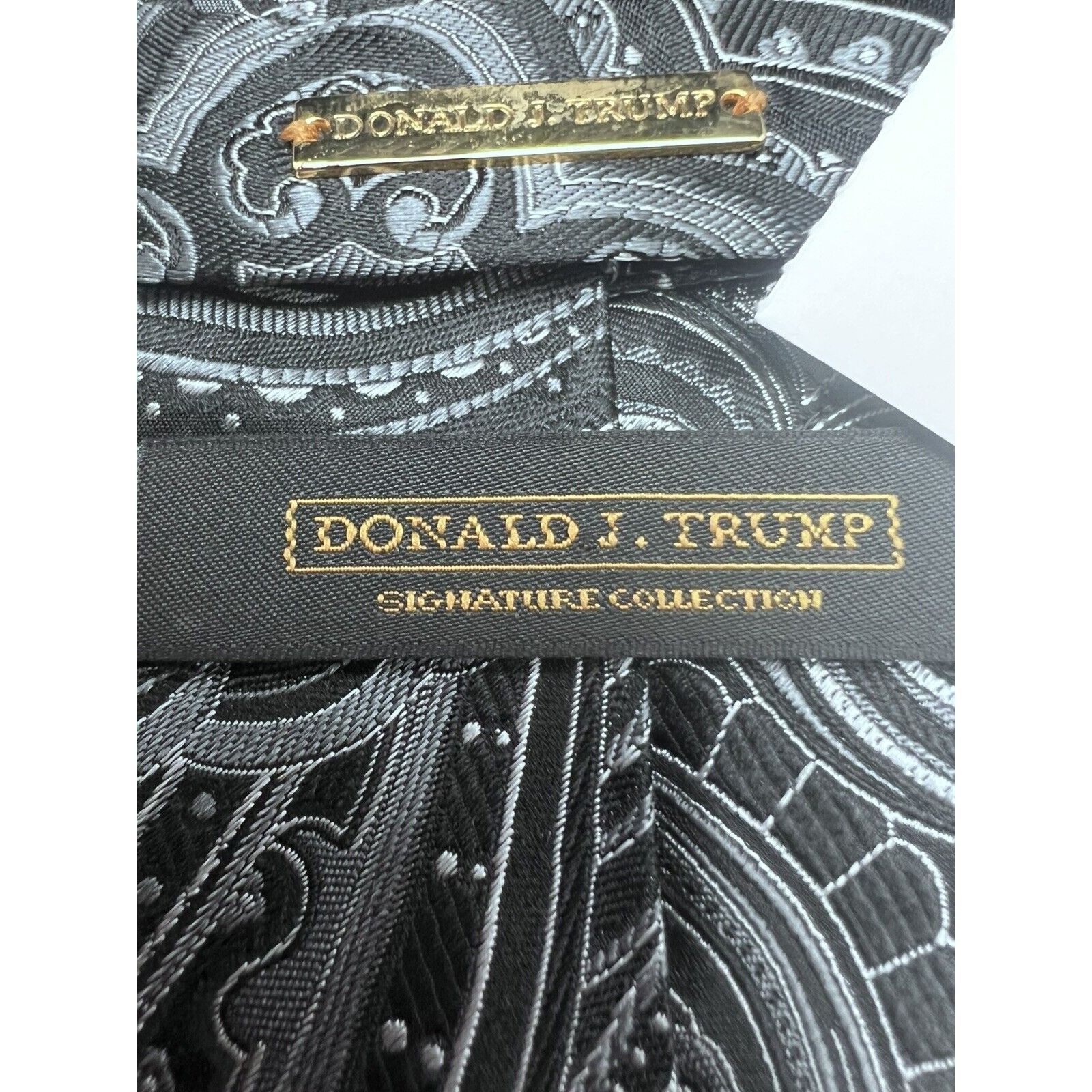 Donald Trump DONALD J. TRUMP MEN'S TIE BLACK/PAISLEY Width 4” Length 60” Size ONE SIZE - 4 Thumbnail