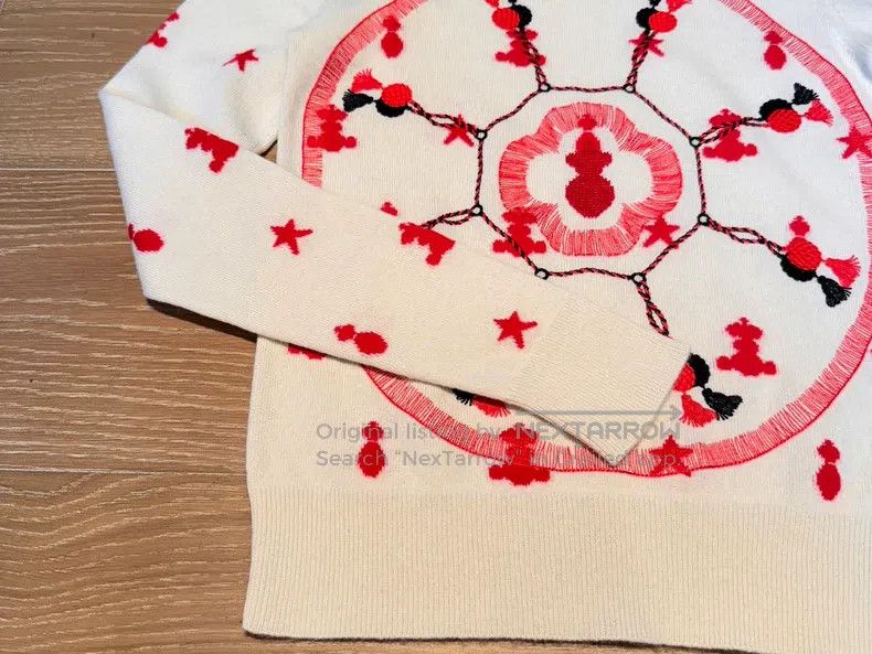 Hermes Hermes White base red embroidered cashmere sweater Size XXS / US 00 / IT 34 - 3 Thumbnail