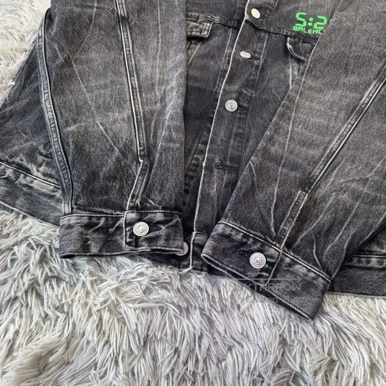 Balenciaga Balenciaga Washed and distressed denim jacket Size US XS / EU 42 / 0 - 5 Thumbnail