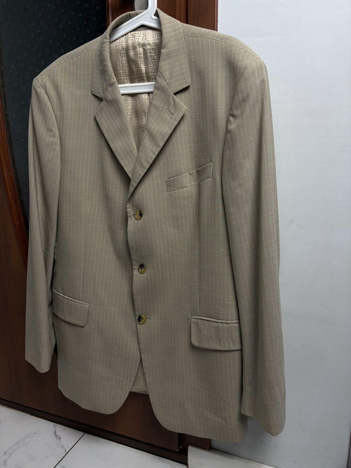 Givenchy Givenchy Vintage Authentic Beige Pinstripe Wool Blazer Size 42R - 2 Thumbnail